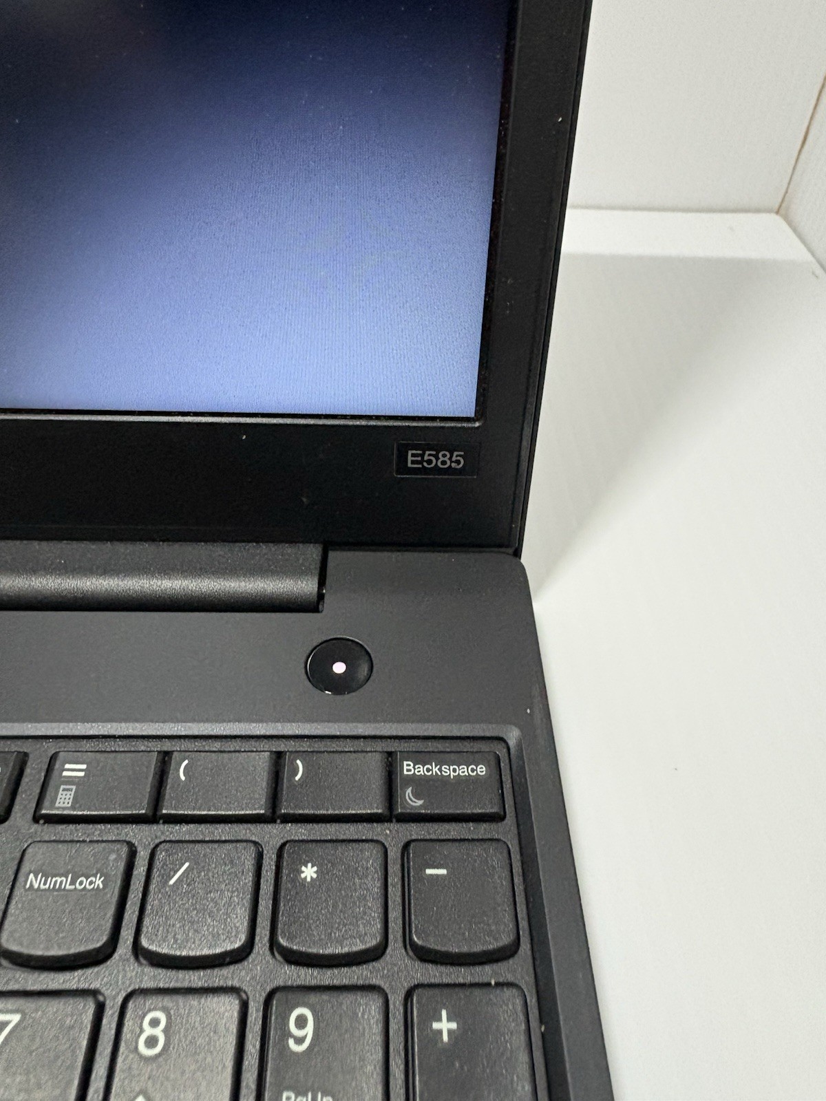 Lenovo ThinkPad E585 AMD Pro Ryzen 3 2200U, 8GB Ram| 128GB M.2|Win 11|No Charger