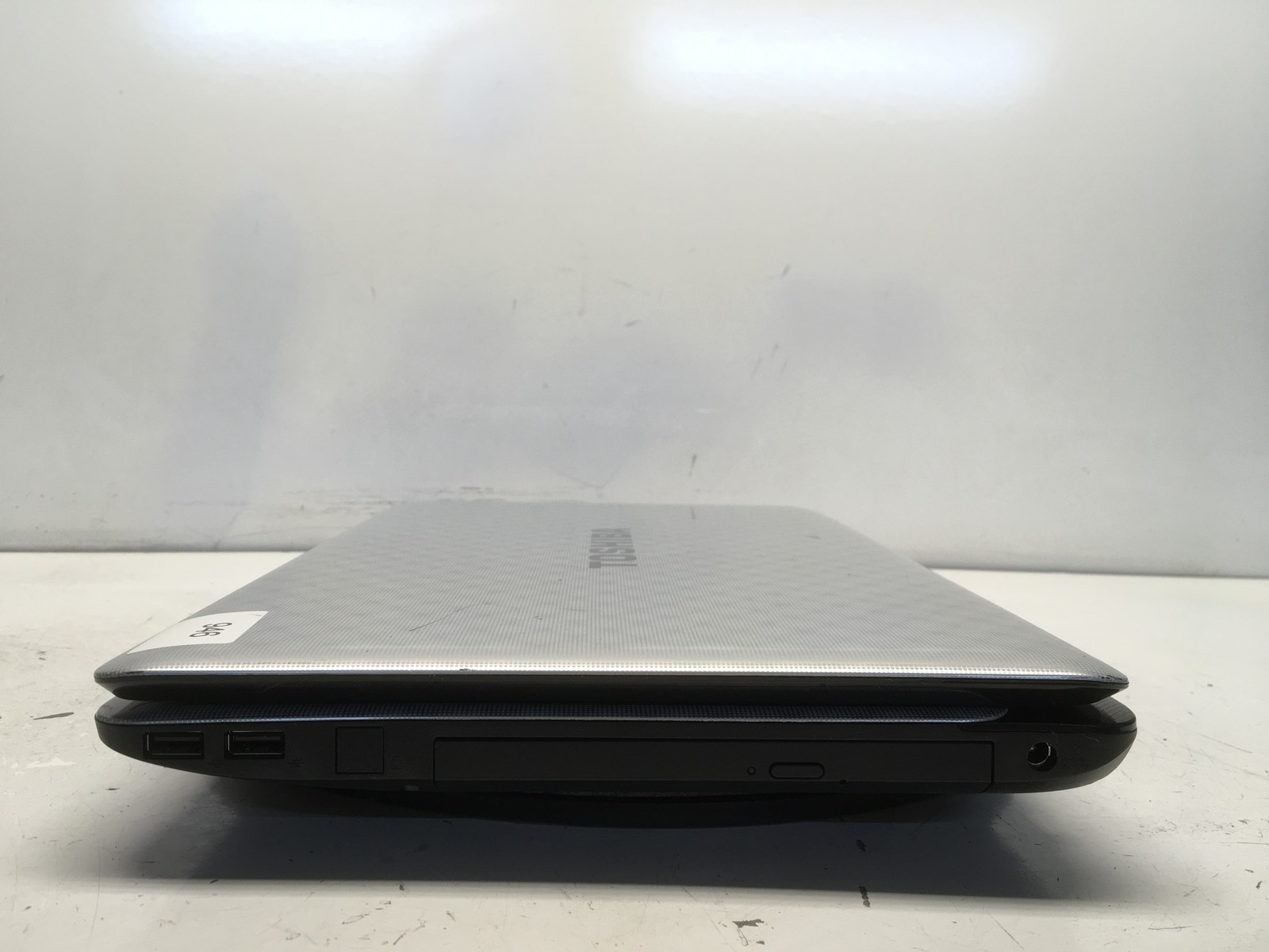 Toshiba Satellite L755-S5167 Intel i5-2450M 2.5GHz 4 GB NO HDD No Batt