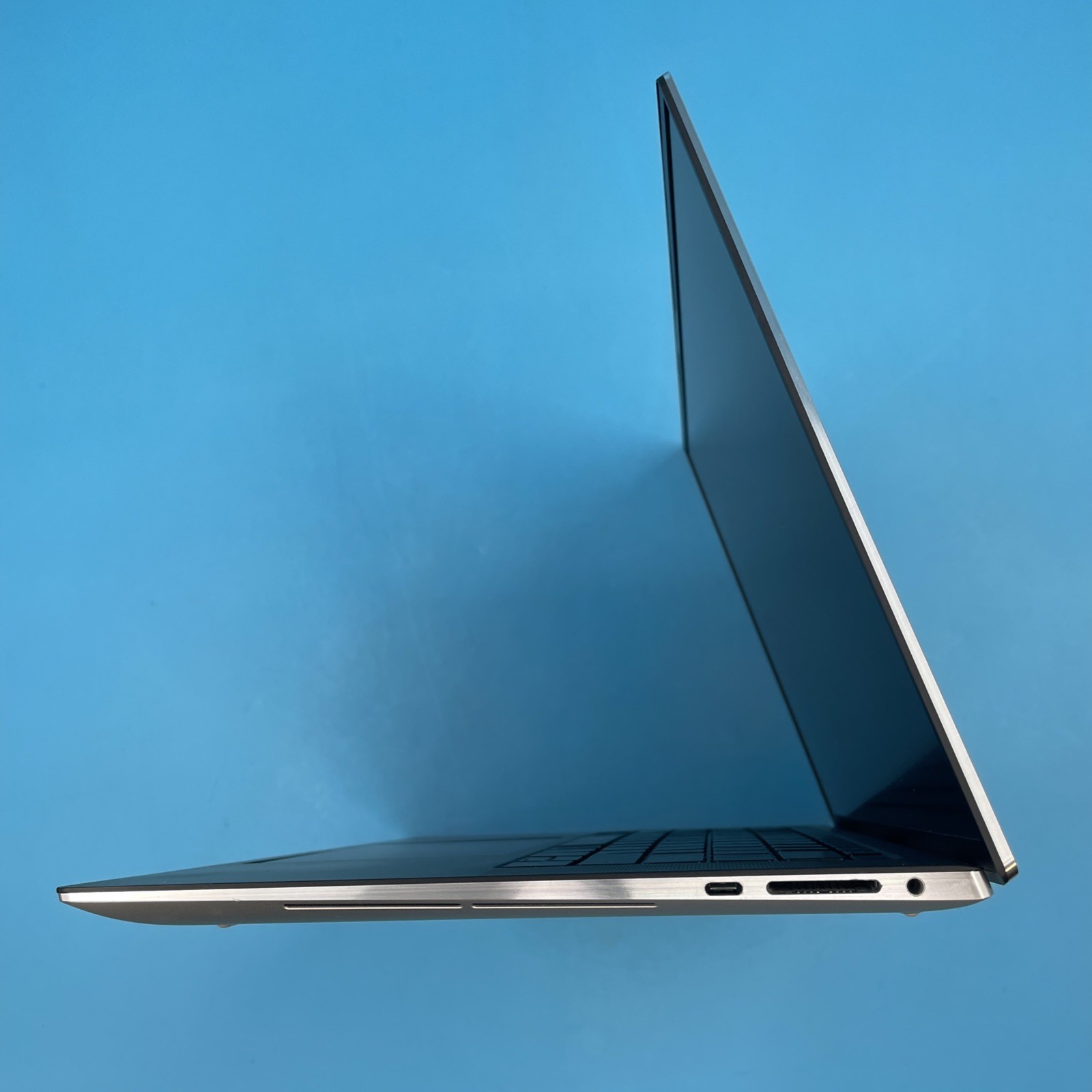 Dell XPS 15 9520 | i9-12900HK | 64GB RAM | 512GB SSD | 3050 Ti | WIN11 PRO | 74%