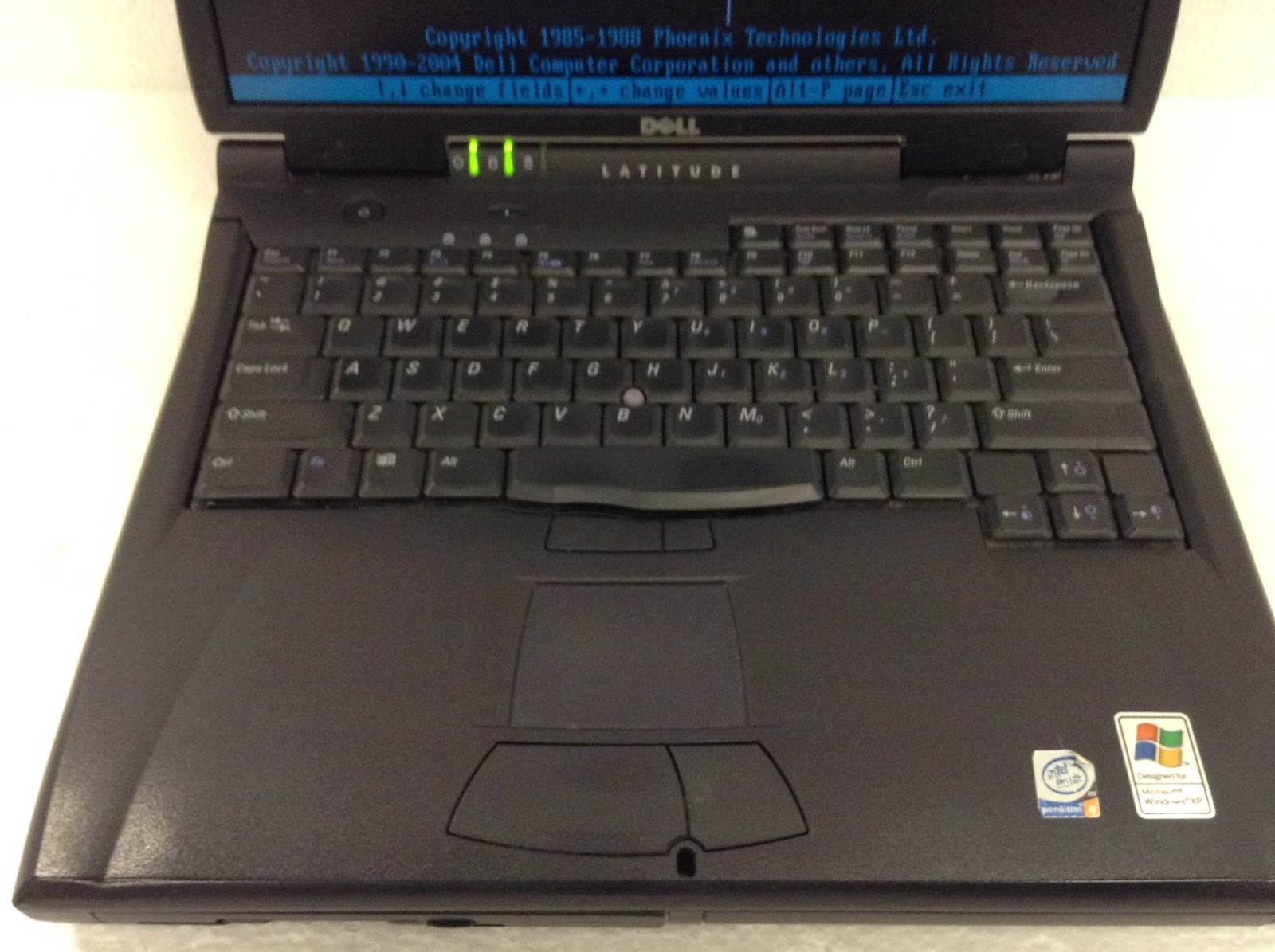 Dell Latitude C840 Pentium 4M 15″ Laptop 2.0GHz 512MB CD-RW Floppy, No HD, WORKS