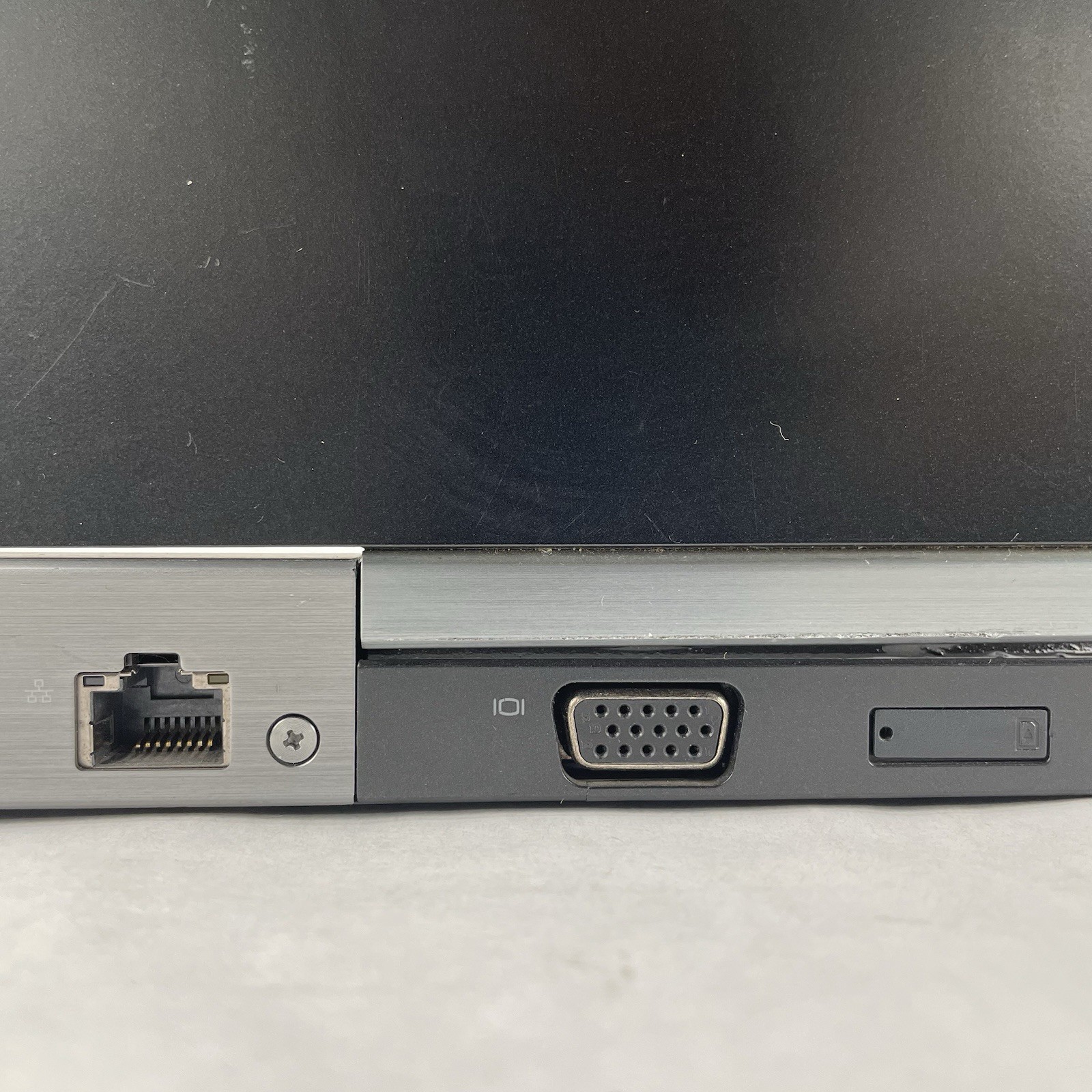 Dell Latitude E5570 15.6″ i3-6300U 2.40 GHz 8 GB RAM No SSD No OS No Battery