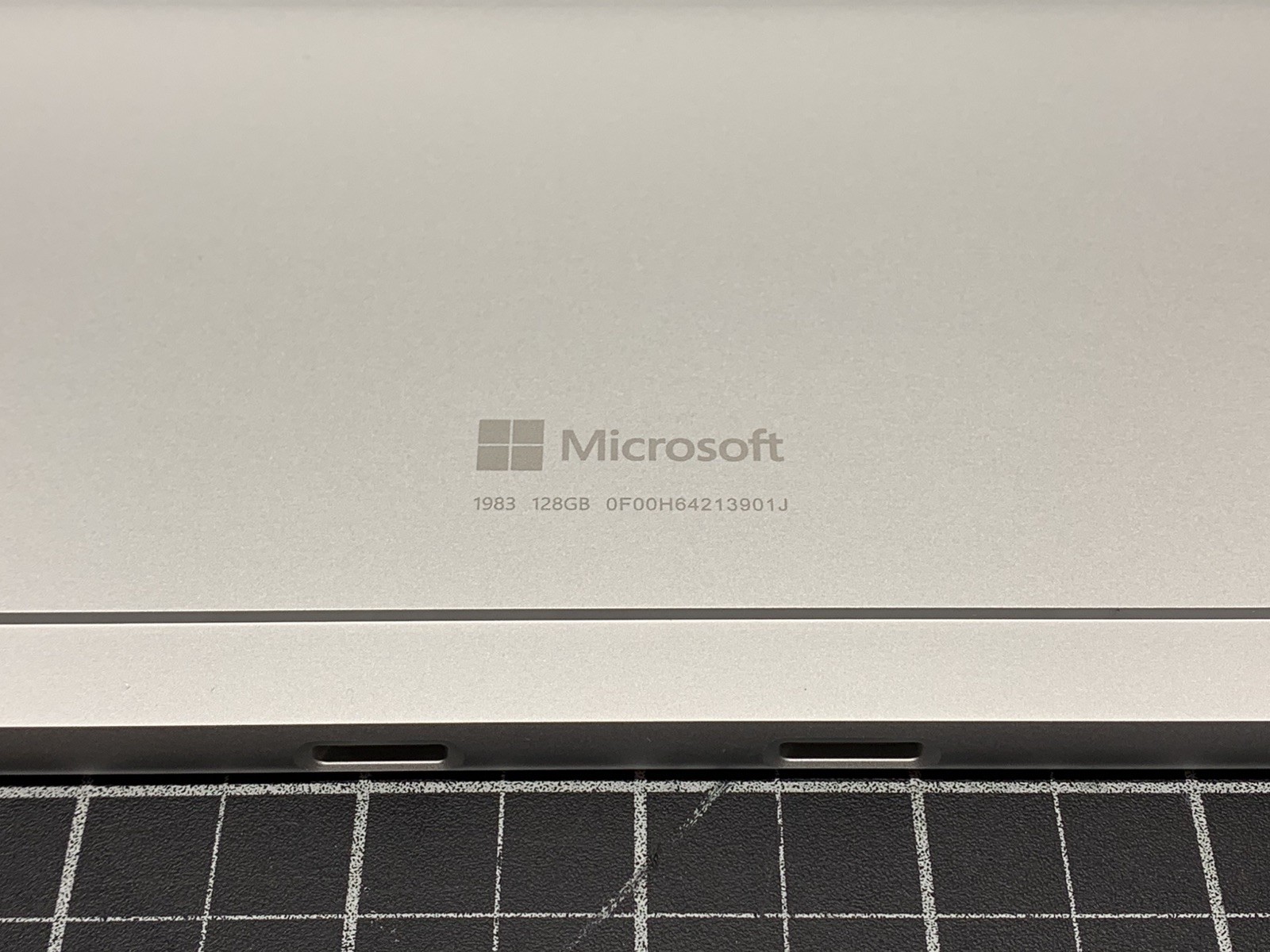 Microsoft SURFACE PRO 8 1983 | 8GB RAM, 128GB SSD | Unknown Specs | #P151