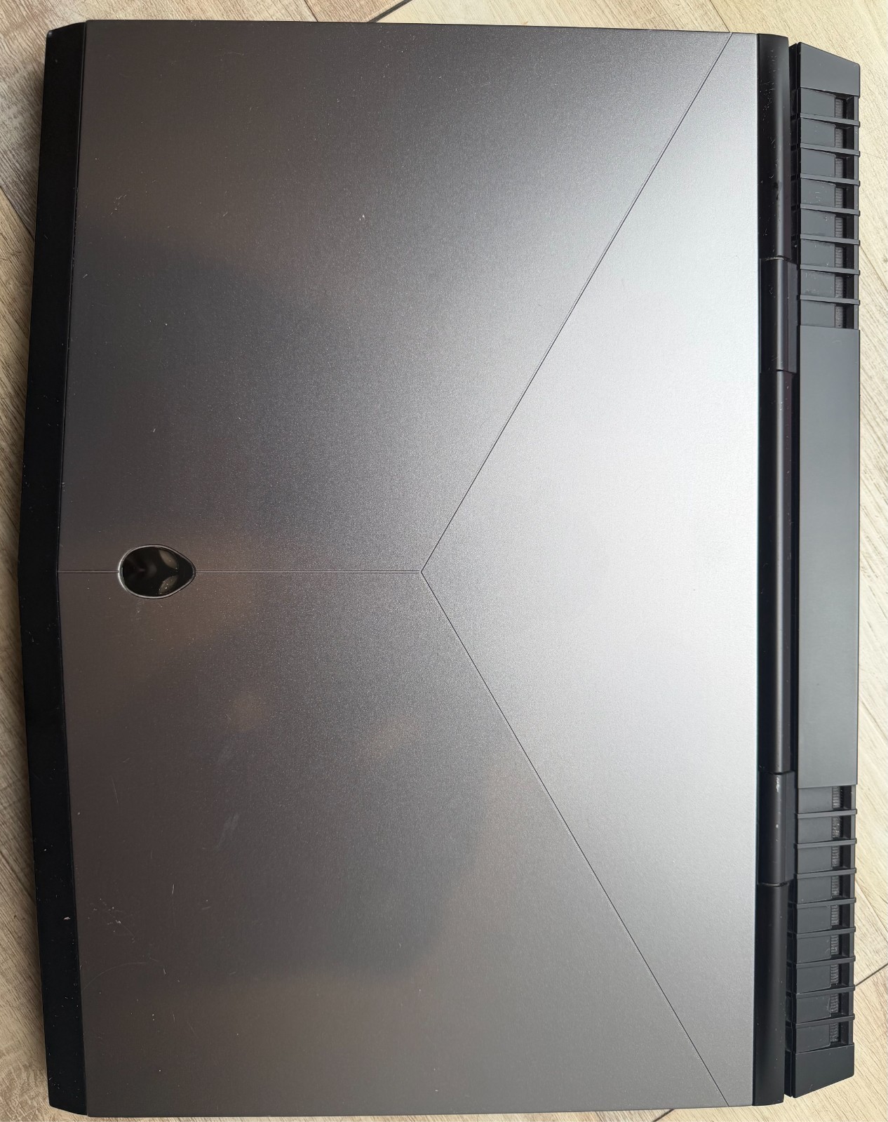 Alienware 17 R4 17.3″ FHD i7-6700HQ GTX1070(8GB) 16GB 128SSD + 1TB Win10 Home