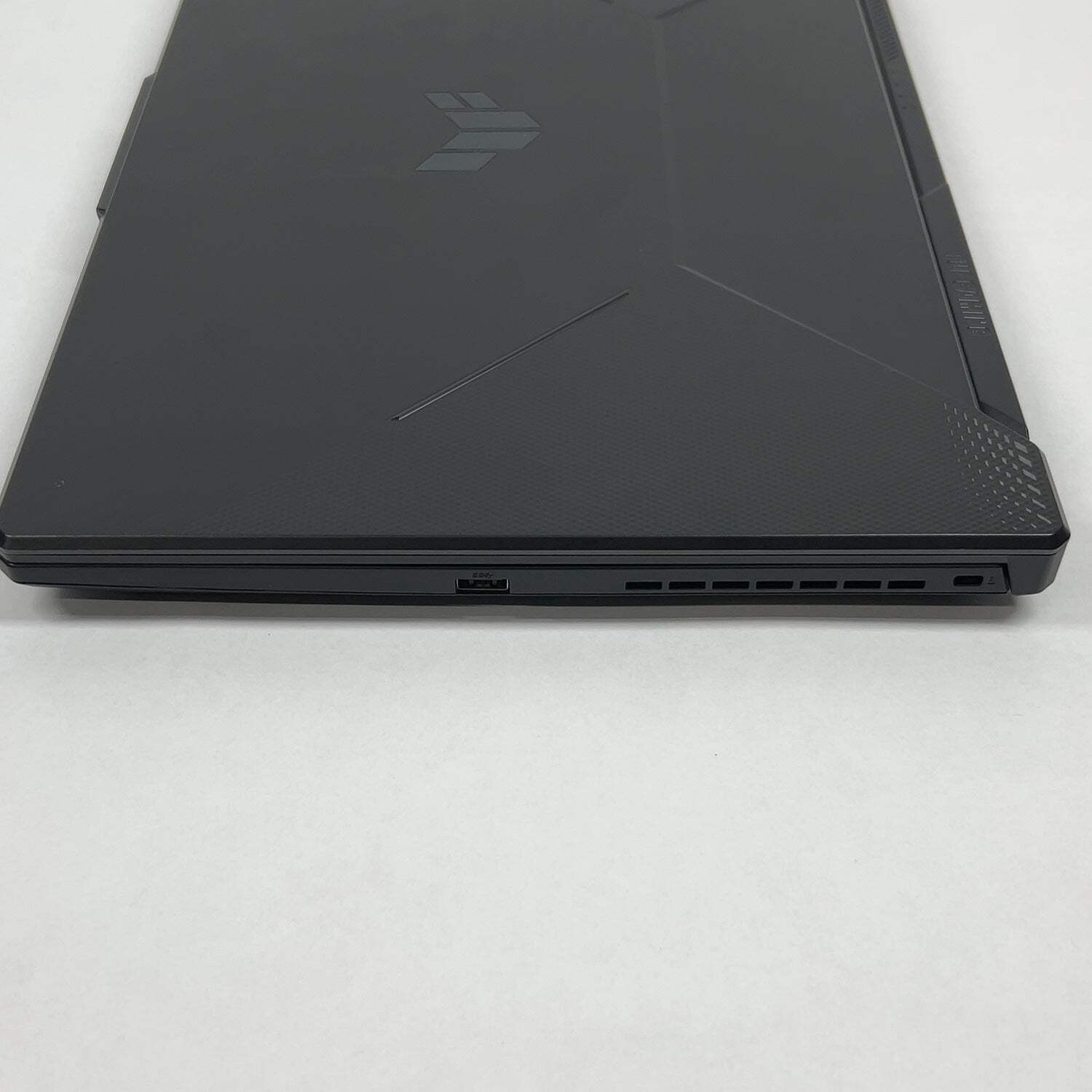 Asus TUF A17 15.6″ Ryzen 7 7435HS 3.1GHz 8GB RAM 512GB SSD GeForce RTX 2050