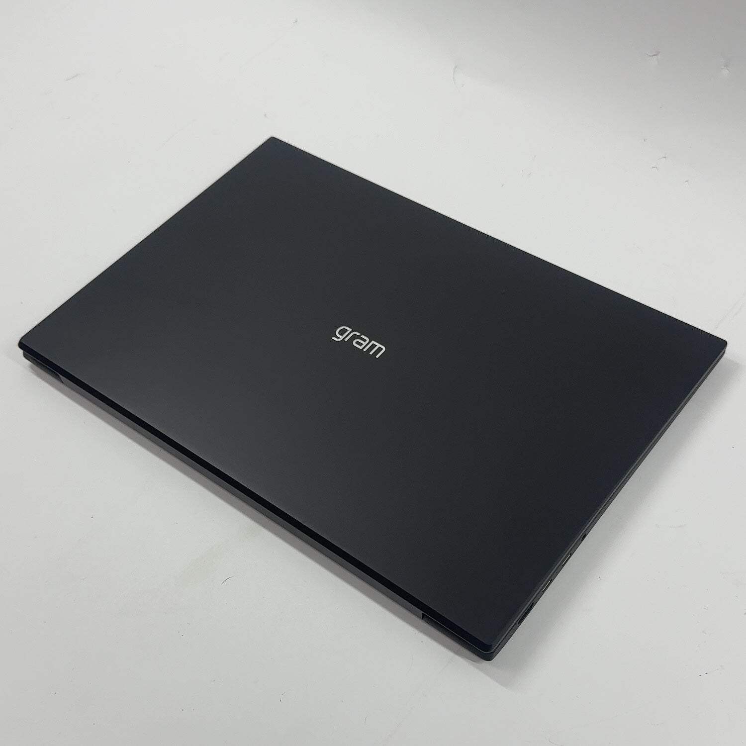 LG Gram 17Z90TL 17″ Ultra 9 288V 3.3GHz 32GB RAM 1TB SSD