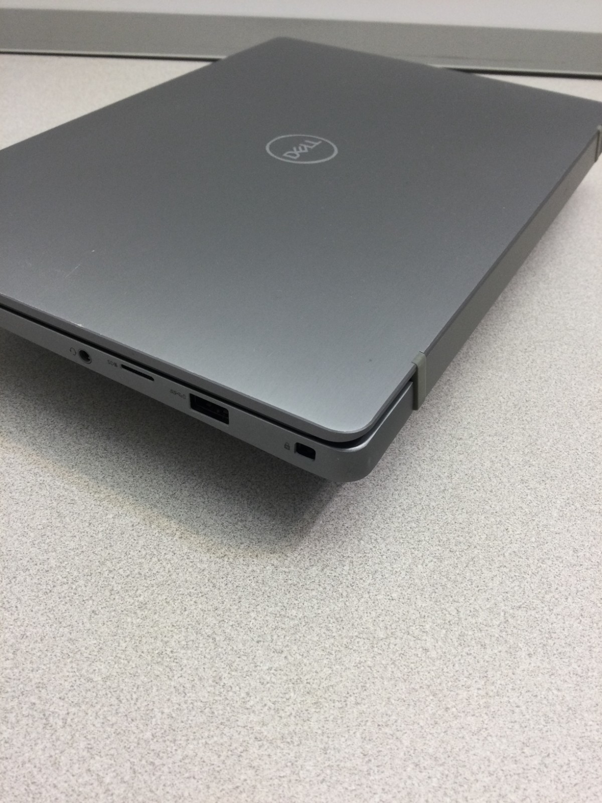 Dell Latitude 13 5300 13.3″(256GB SSD, Core i7-8665U, 1.90GHz, 16GB…