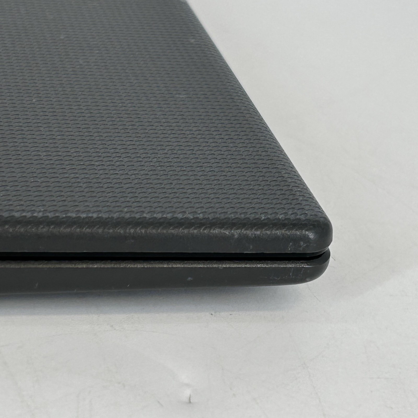 HP 255 G10 15.6 Silver HD 2.0 GHz Ryzen 3 7320U 8GB RAM 256GB SMOKE/HERBAL ODOR