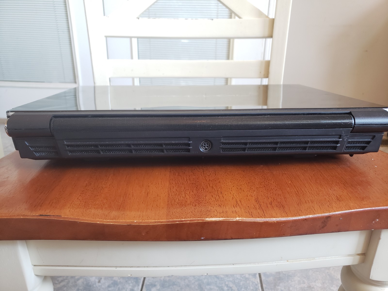 Very Rare Sager m980nu 18.4″ 1080p C2QXE qx9300 2.53ghz 8gb gtx 260m SLI Capable