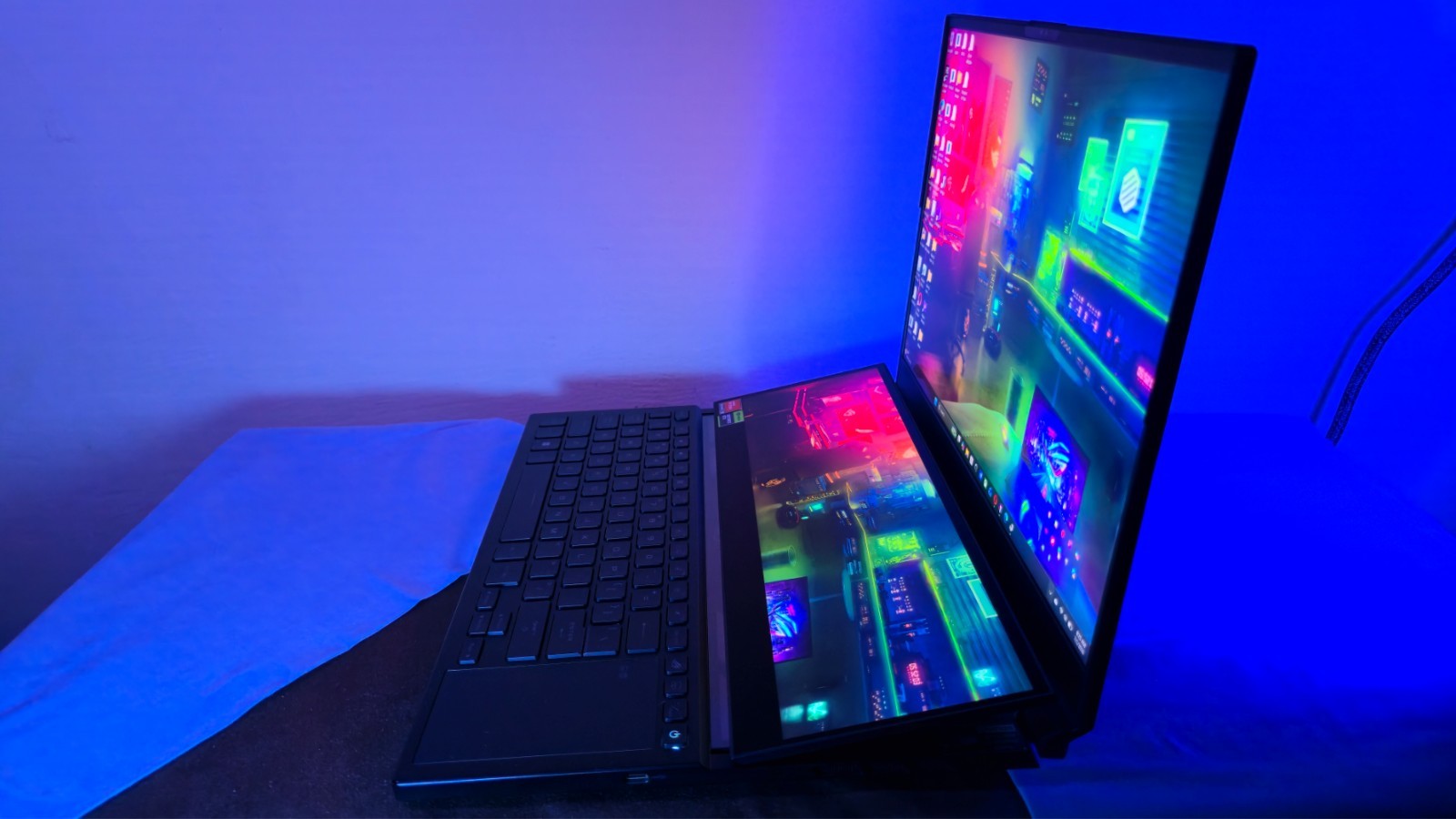 Asus ROG Zephyrus Duo 16 16″ Ryzen 9 2.5GHz 32GB RAM 1TB SSD GeForce RTX 4080