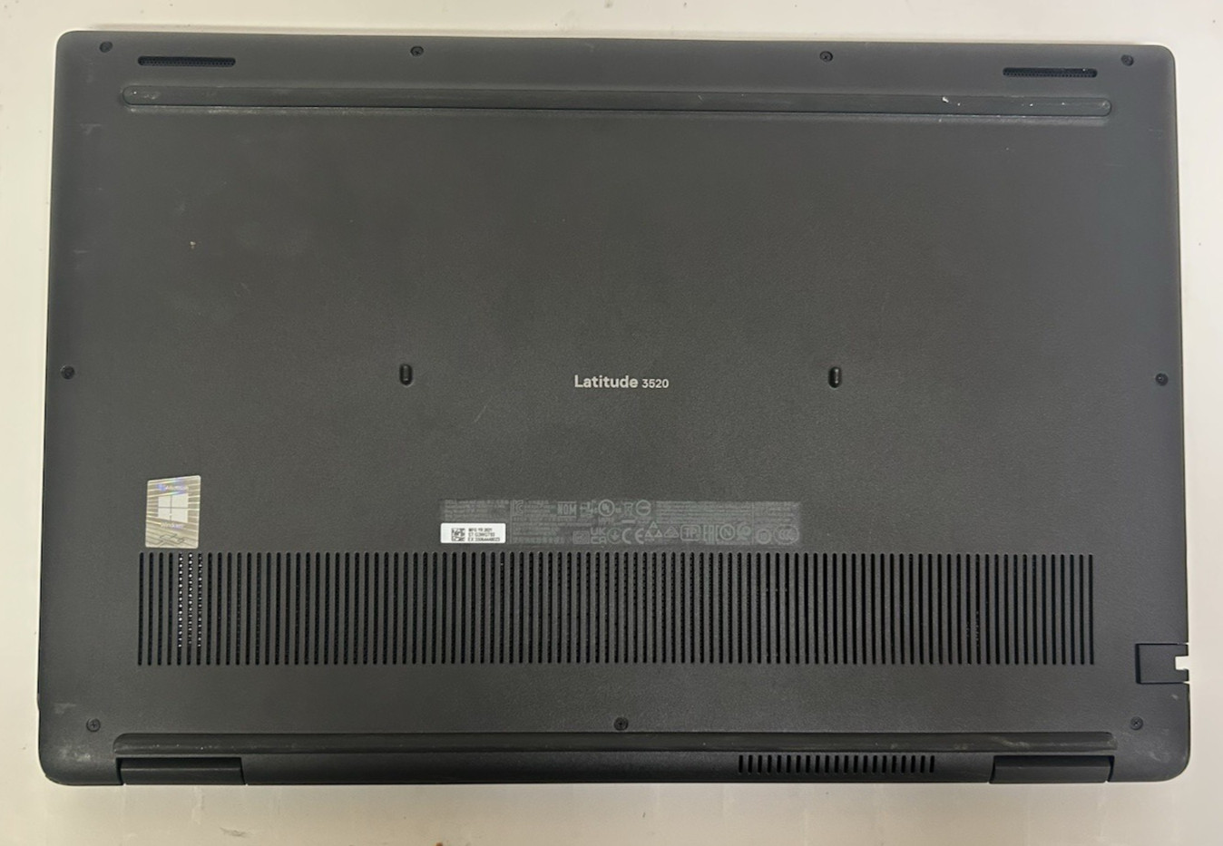 Dell Latitude 3520 15.6″ Intel i5-1135G7 @2.4GHz | 8GB RAM | 256GB NVMe | W11P