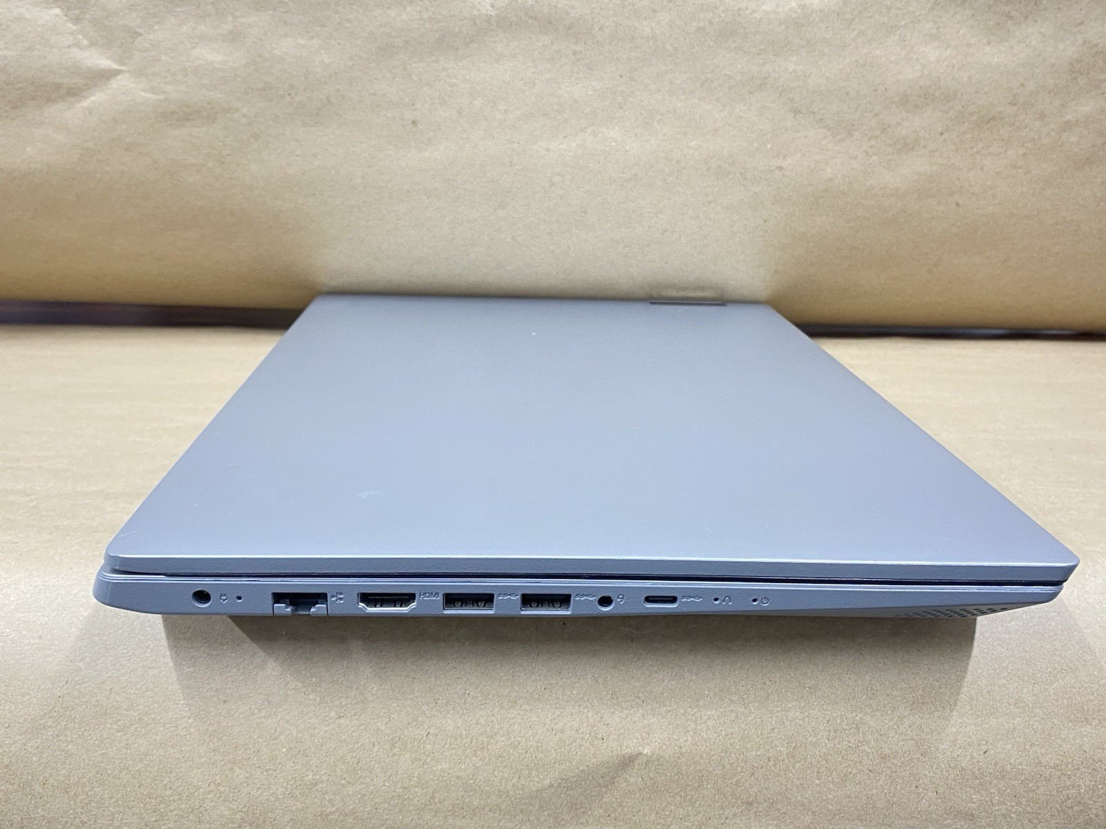 Lenovo 81LG – 15.5′ HD – CPU 5405U – 8GB – 256GB SSD – Win 11 Pro – READ