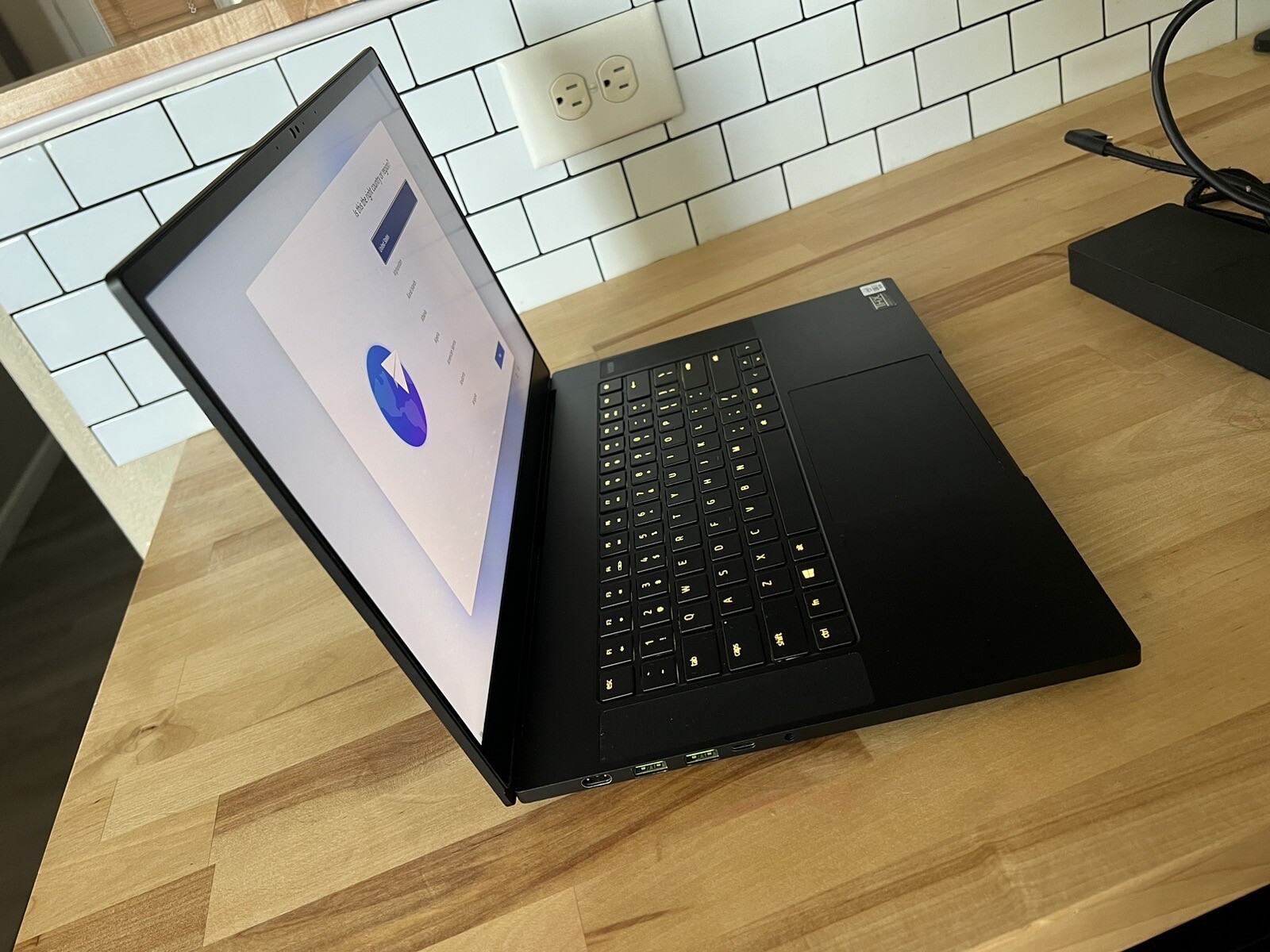 RAZOR BLADE 15 ADVANCED 2021 (15.6”, 10th Gen Intel 8-Core i7 CPU, 16 GB RAM)