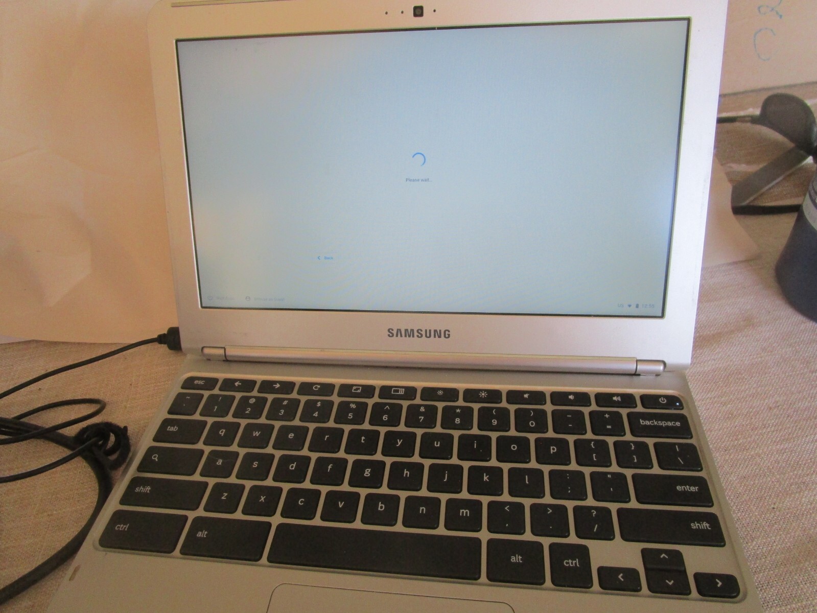 Samsung Laptop Chromebook XE303C12-A01US Dual-Core 1.7GHz 2GB 16GB w/charger