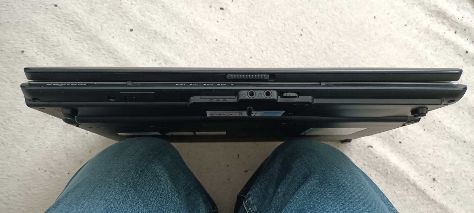 Toshiba Equium A200 PSA-F5E Laptop Notebook 15.4″ 2GB 250GB SSD Windows Vista