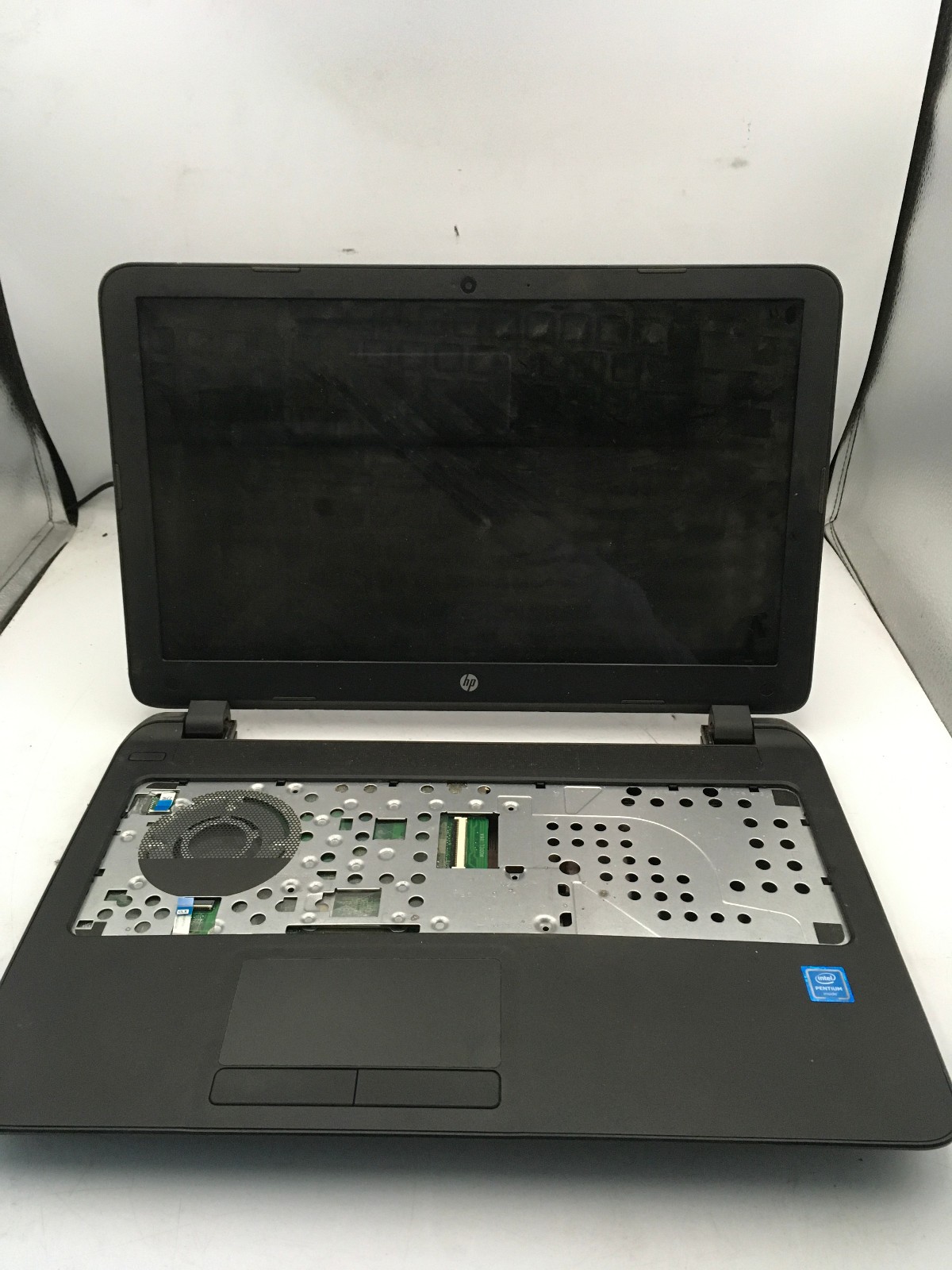 HP 15 F222WM – FOR PARTS/REPAIR – INTEL PENTIUM – NO RAM – NO OS – READ DESC -BB