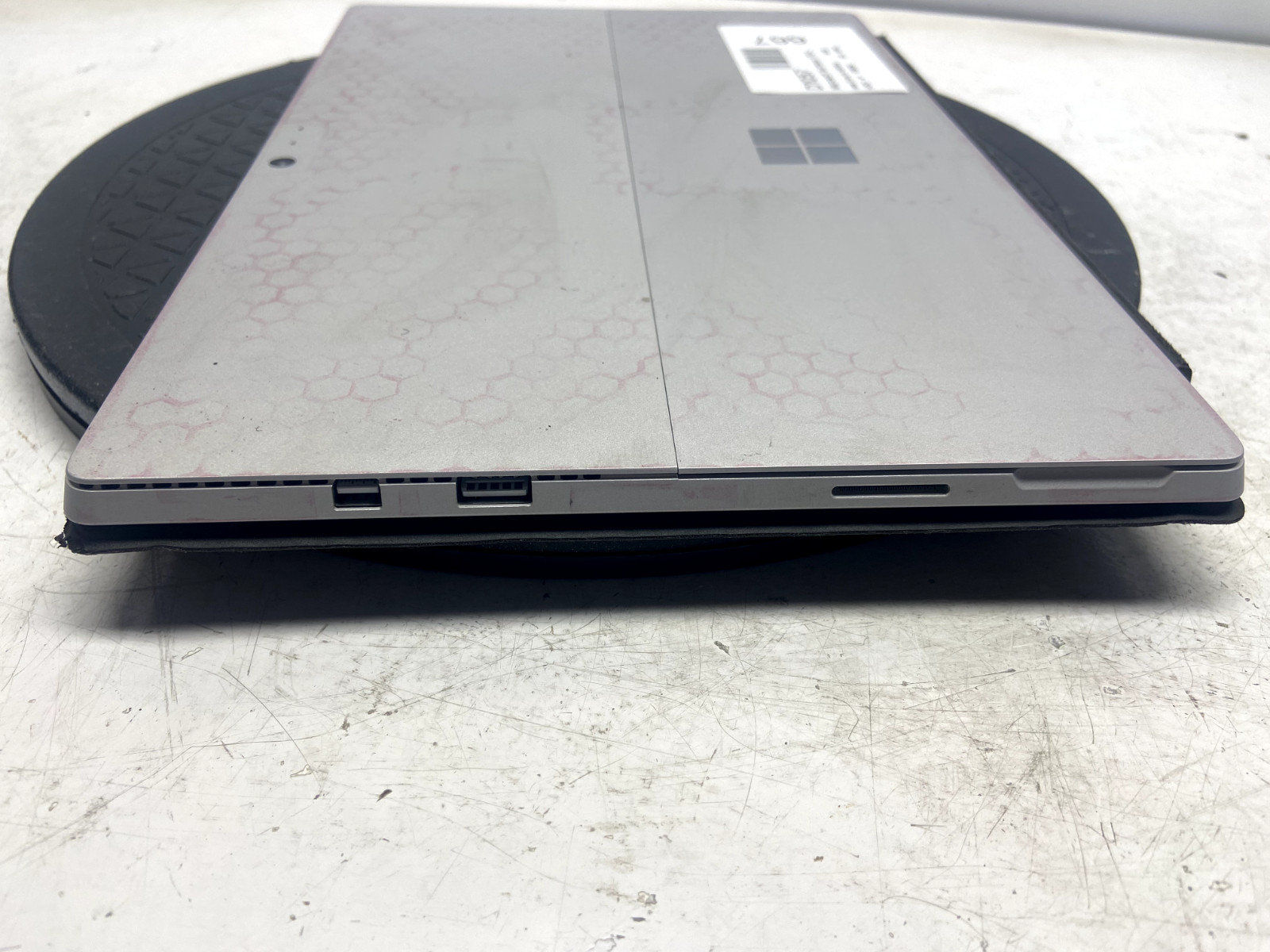 Microsoft Surface 1724 Intel Core i5-6300u 4GB 128GB SSD Windows 10