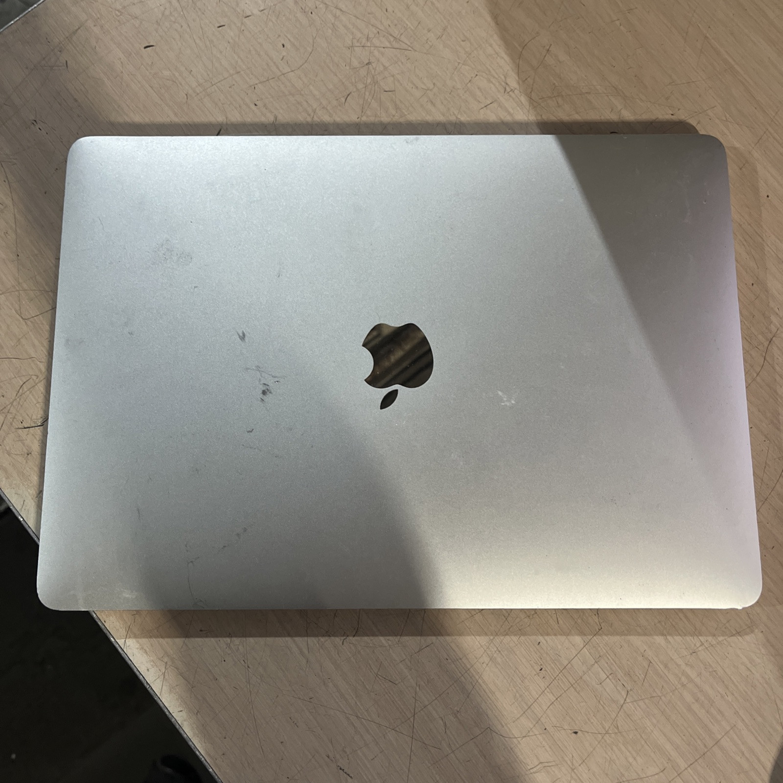APPLE MACBOOK PRO 13″ MID-2017 CORE I5-7360U 2.3GHZ 8GB RAM NO HD .