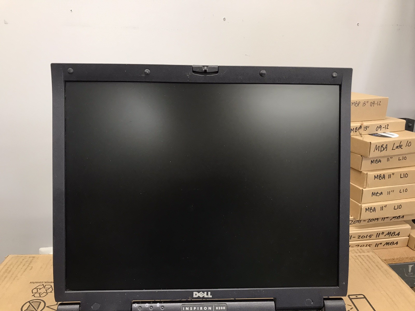 Dell Inspiron 8200 PP01X Intel Pentium 4 Laptop UNTESTED