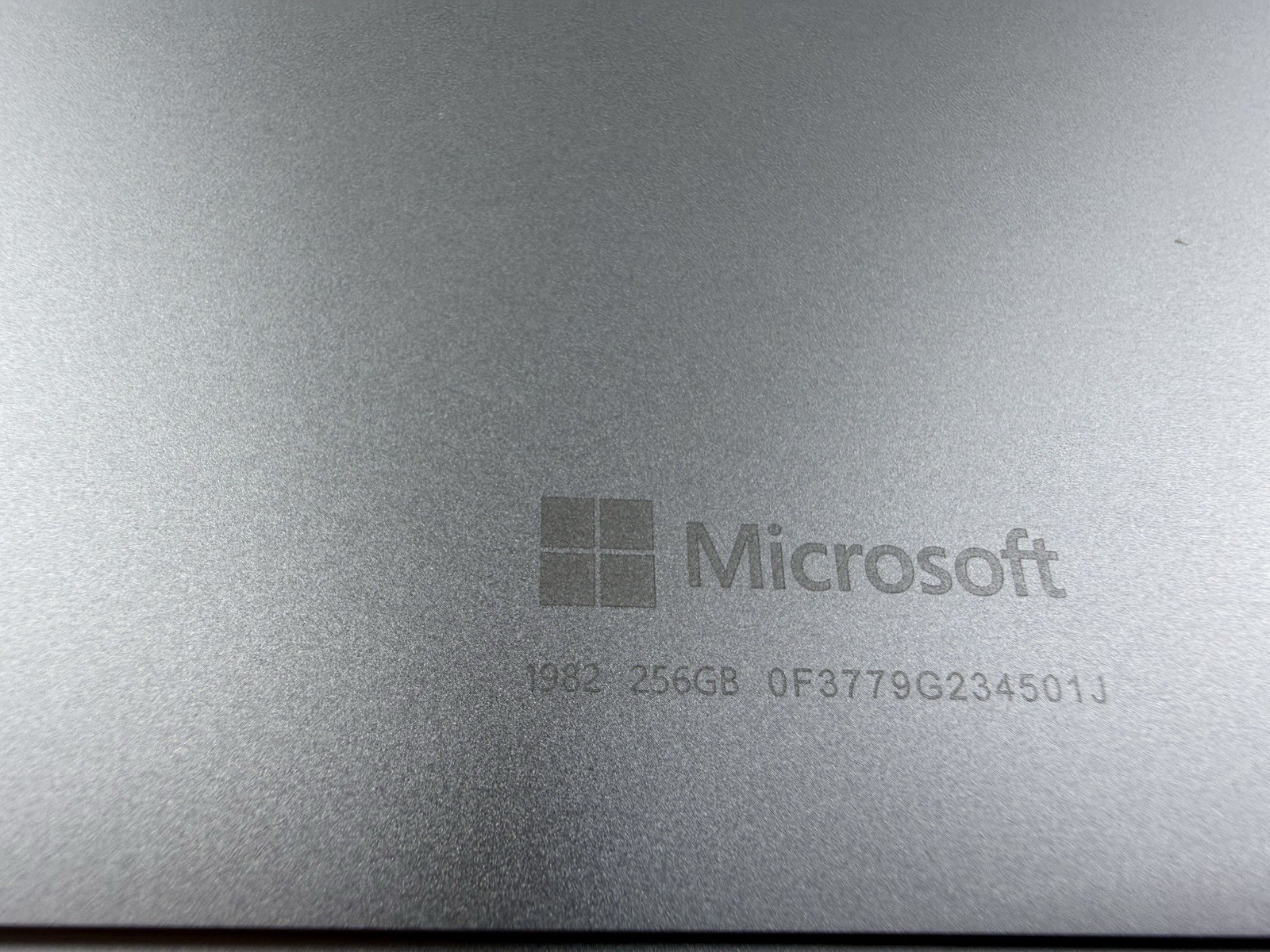 Microsoft Surface Pro 8 (1982) i5-1145G7 – 16GB RAM – 256GB 120Hz – Win 11 Pro