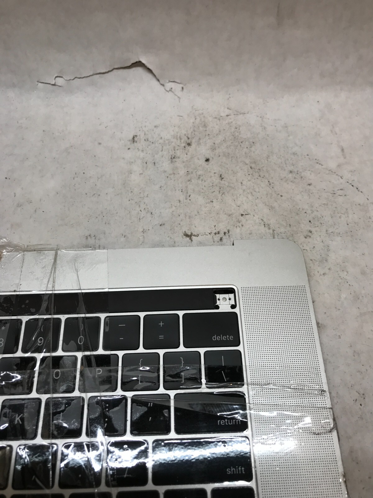 Apple MacBook Pro Touch/2018 A1990 Palmrest NO MOTHERBOARD For Parts/Repair- -DW