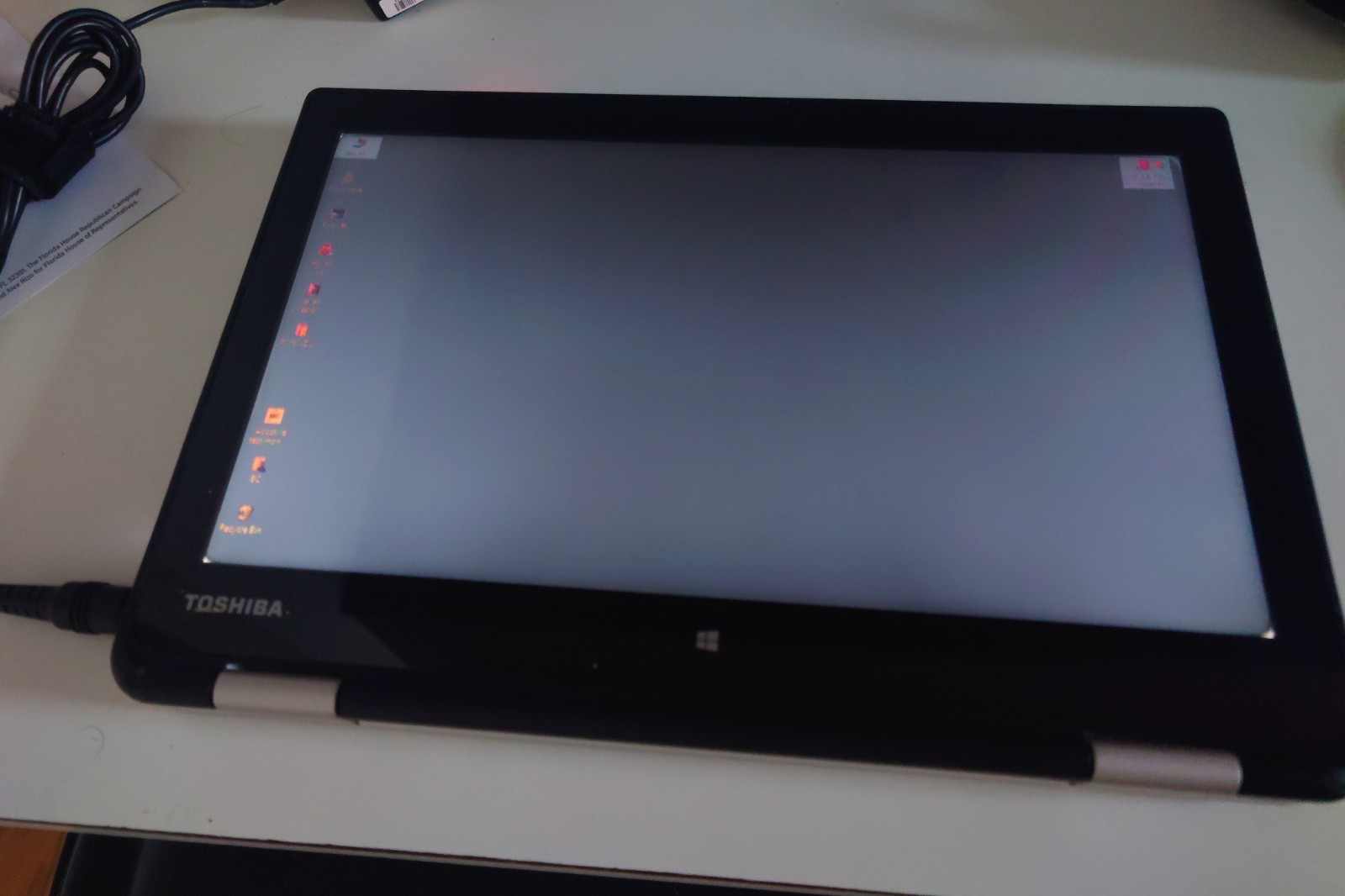 Toshiba Netbook Tablet L15W-B1320 exc cond, box papers Great Survivor suit child
