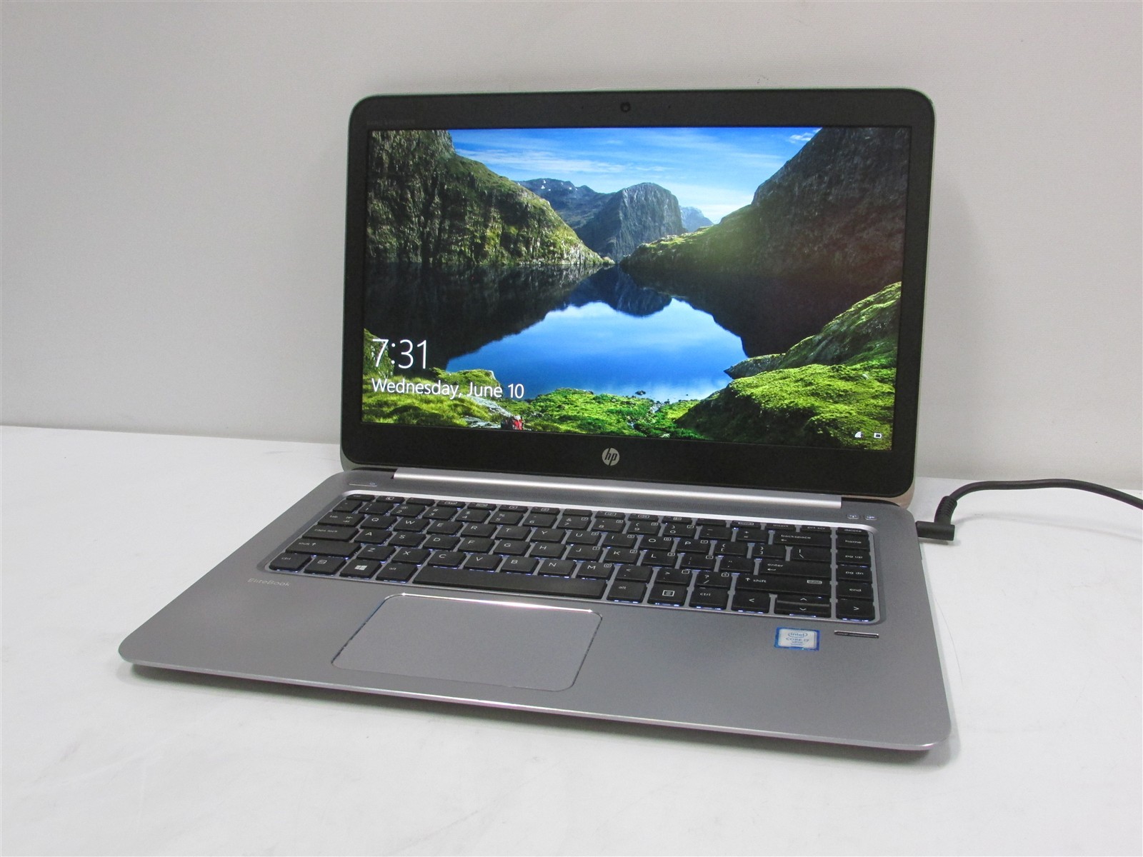 HP Elitebook Folio 1040 G3 i7-6600U 2.6GHz 16GB RAM 256GB m.2 14″ W10 Pro NO BAT