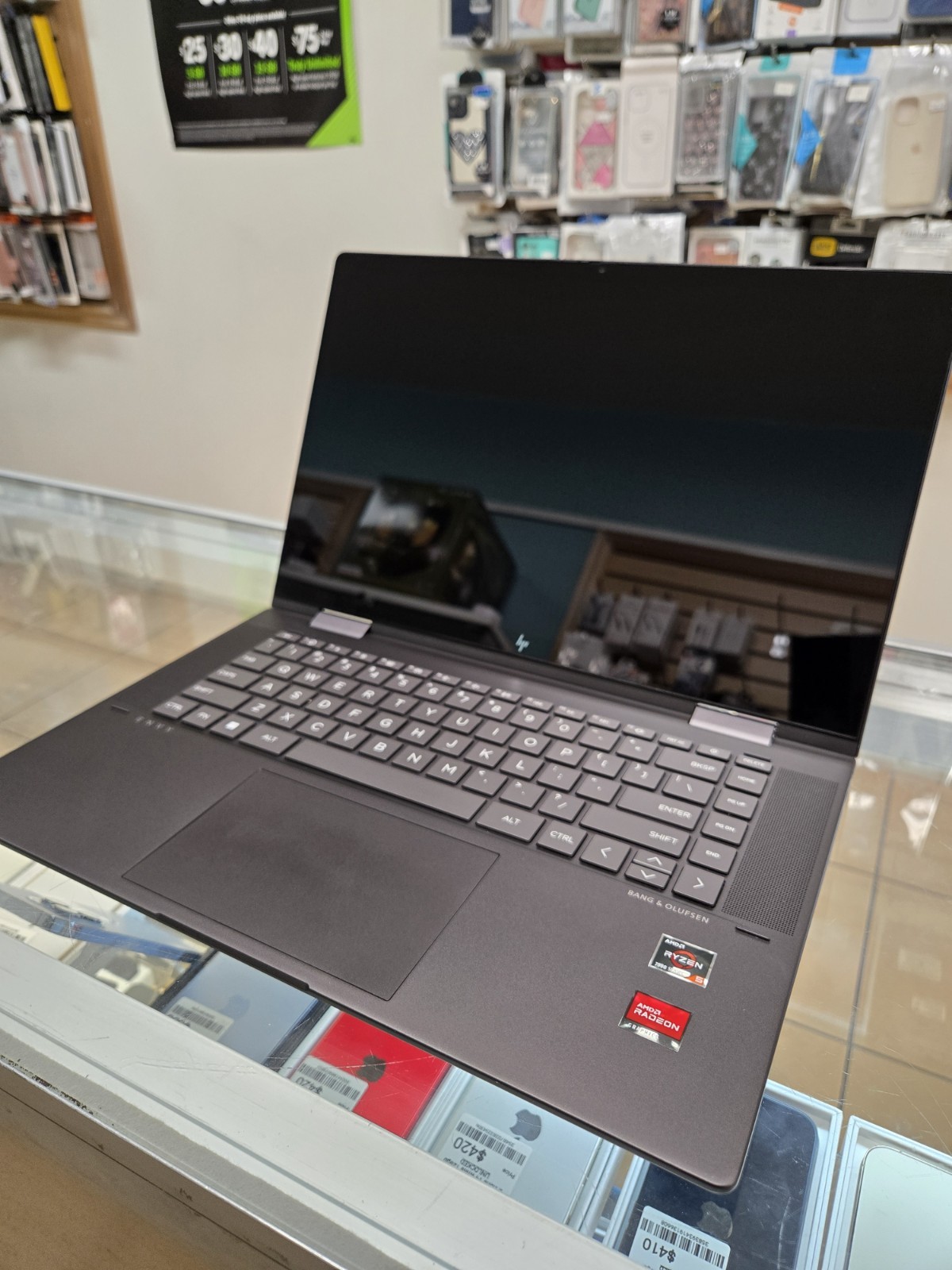 HP ENVY 15-FH0013DX 15.6” (256GB SSD AMD Ryzen 5 7530U 4.5GHz 8GB RAM) 2-In-1