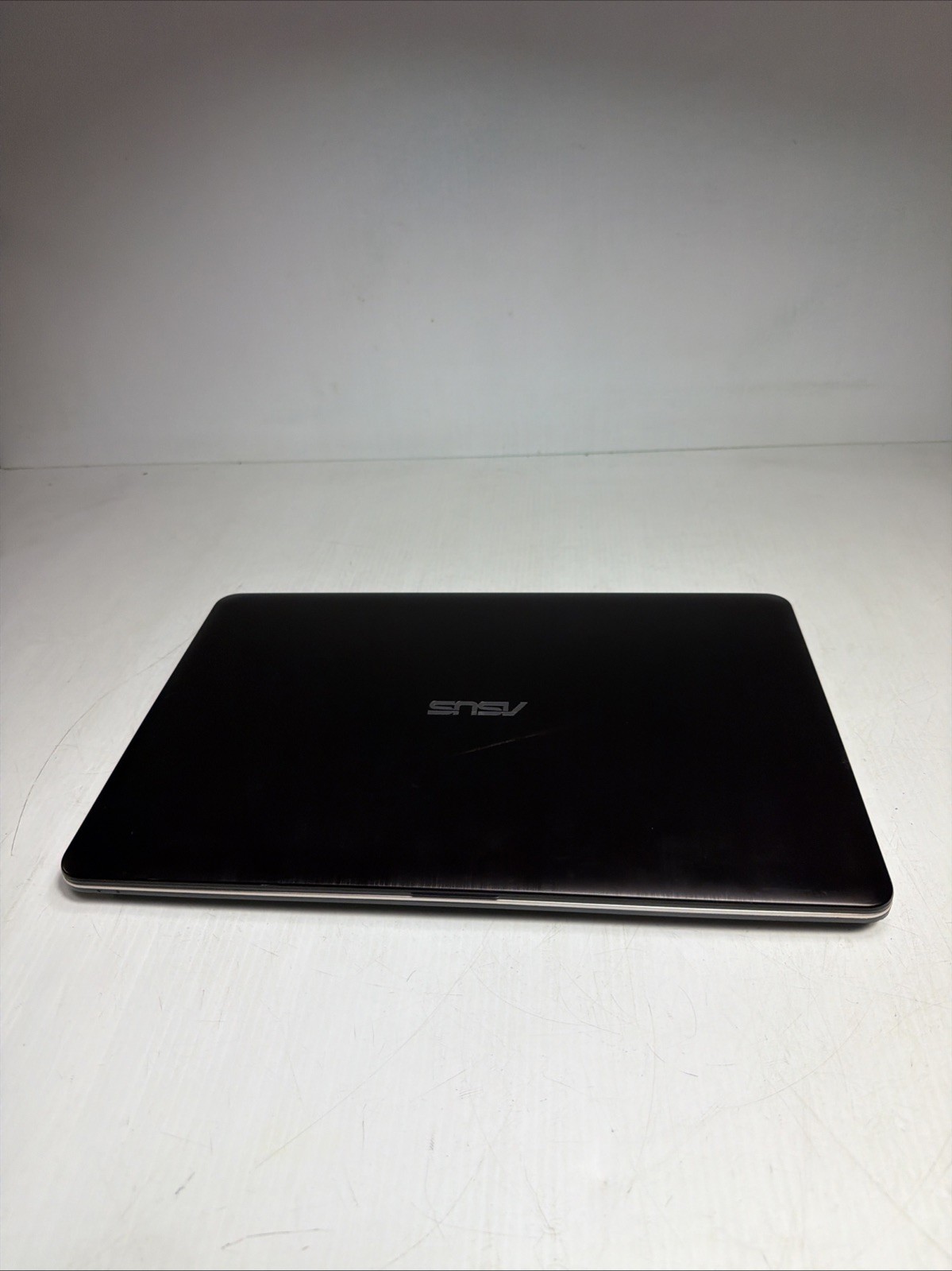 Asus X541N 15″ Laptop Intel Pentium N4200 4gb Ram No Drives Boots Bios