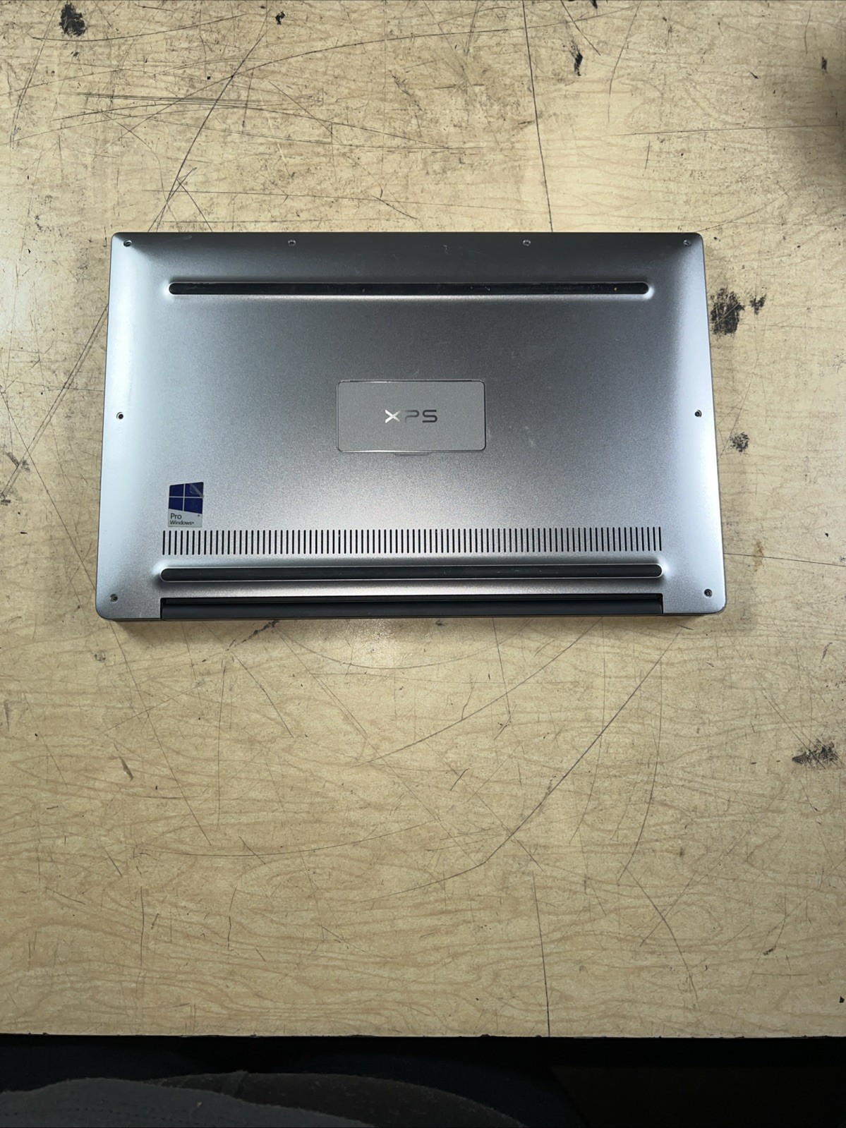 DELL XPS 13 9360 INTEL CORE I7-7560U 2.40GHZ 8GB RAM **NO HD/ NO CADDIE/ NO OS