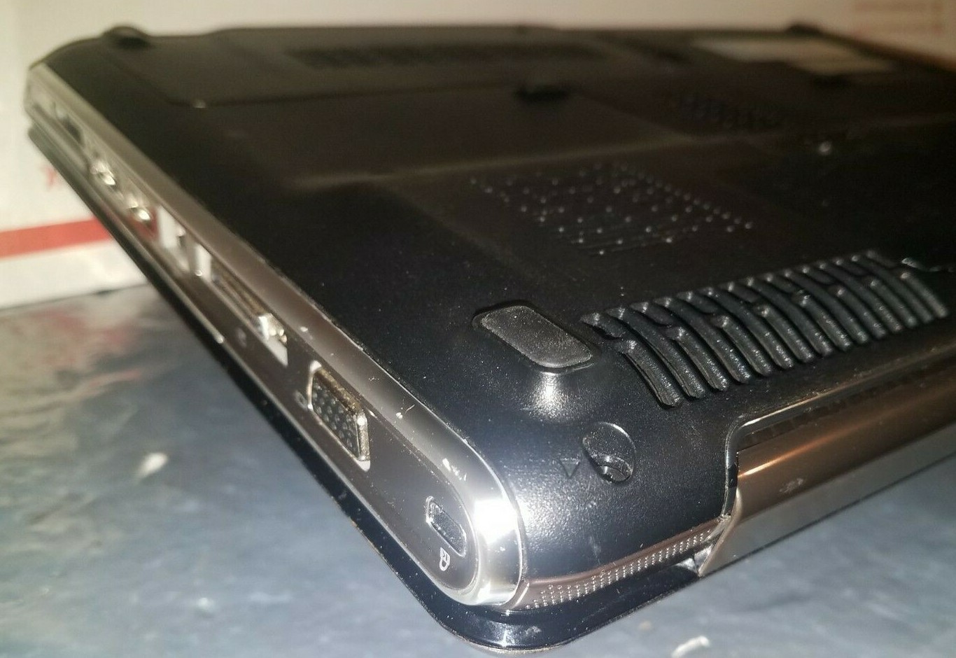 HP Pavilion dv4-1220us 14.1”(AMD Dual-Core @ 2.1GHz,4GB Ram,250GB HDD)Win 10