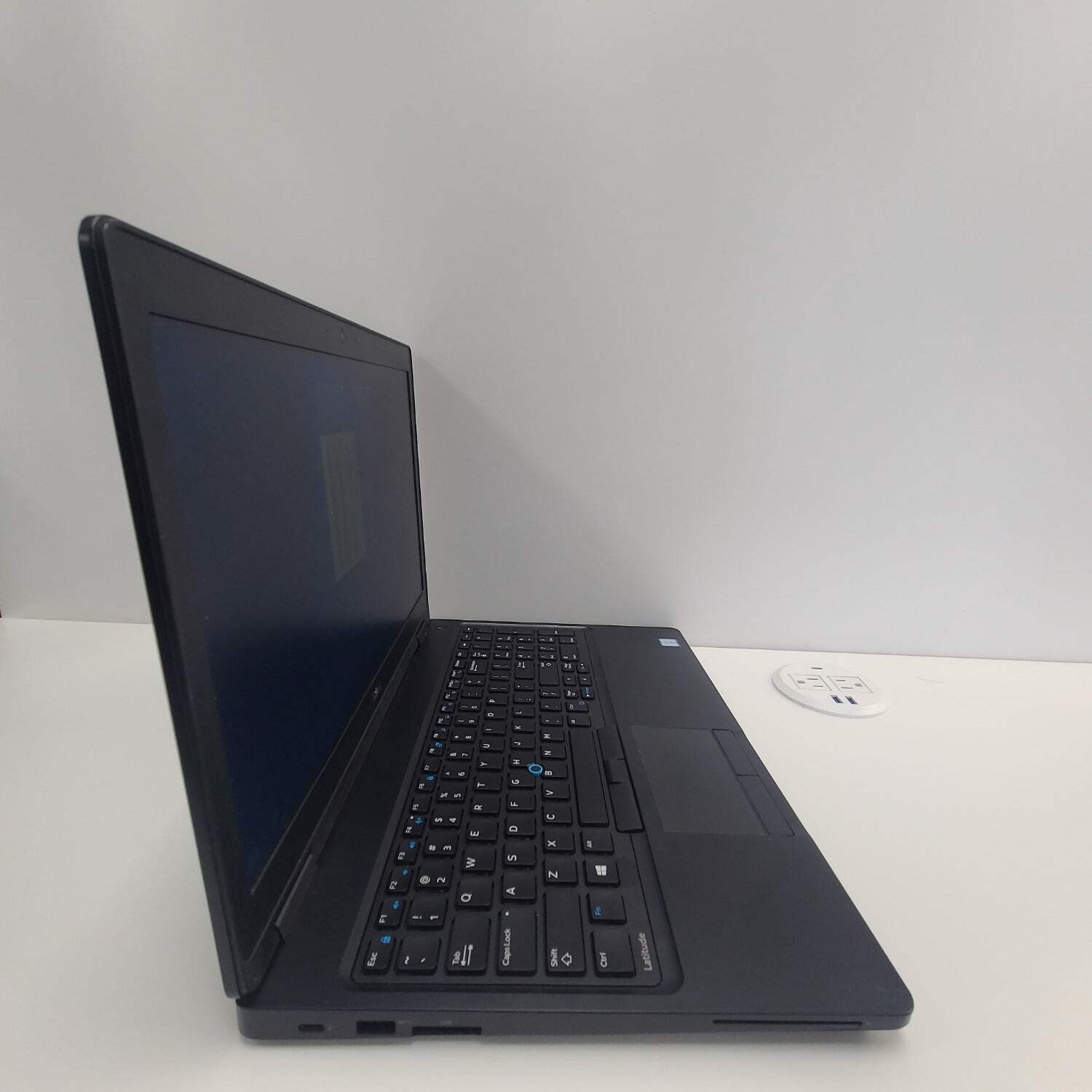Dell Latitude 5580 15.6″ i7-7820HQ 2.9GHz 16GB RAM 256GB SSD GeForce 940MX
