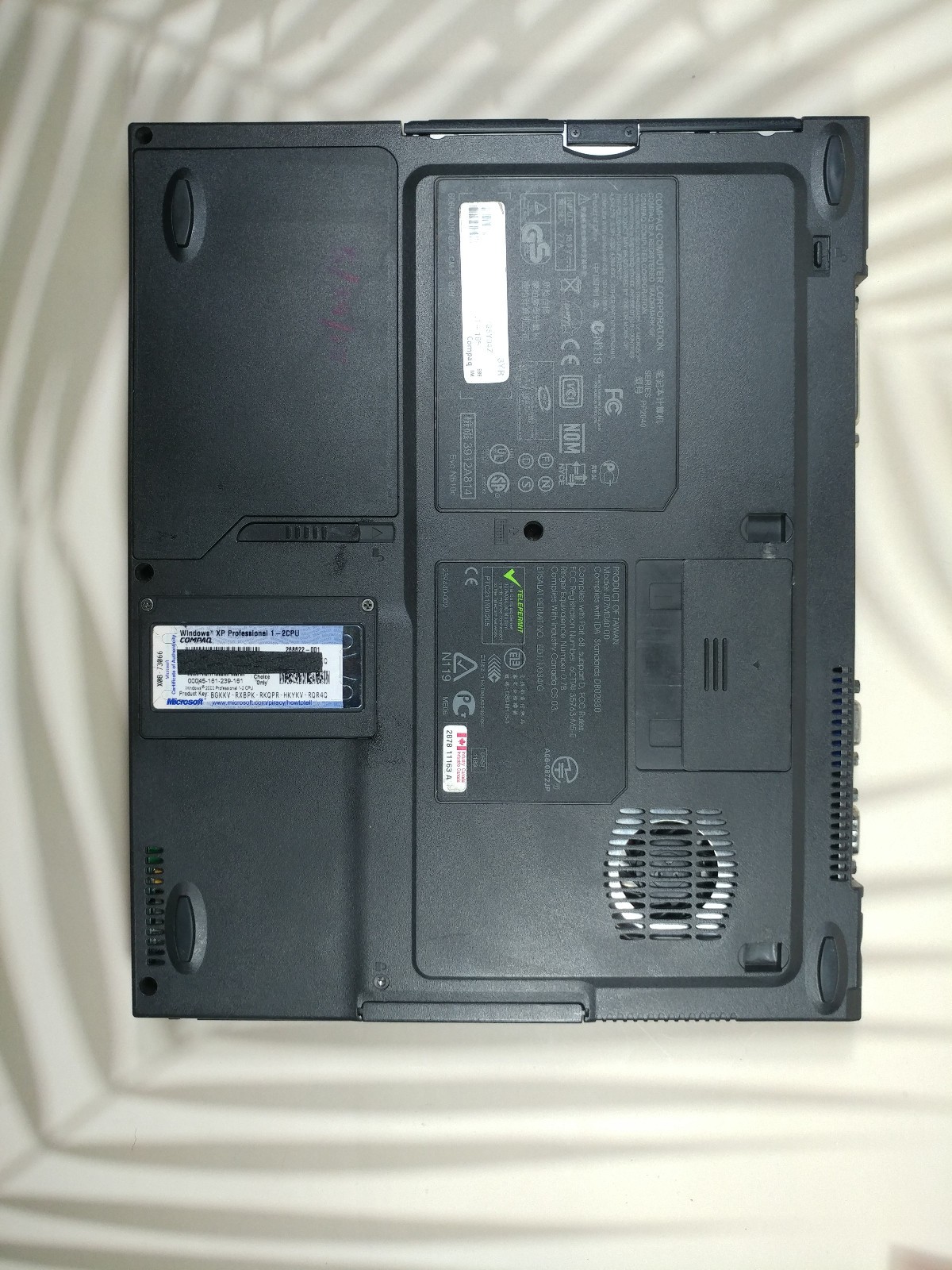 Vintage COMPAQ EVO N610C | PENTIUM 4 1MB RAM 40GB HDD | XP Boot | READ !!!