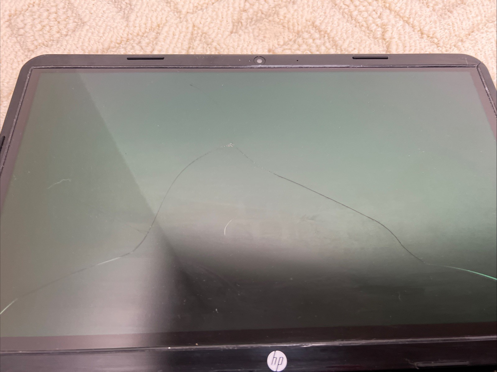 15” HP 15-g067nr Touchsmart Notebook Pc 4GB Mem 750GB HD AMD Radeon HD 8330 READ