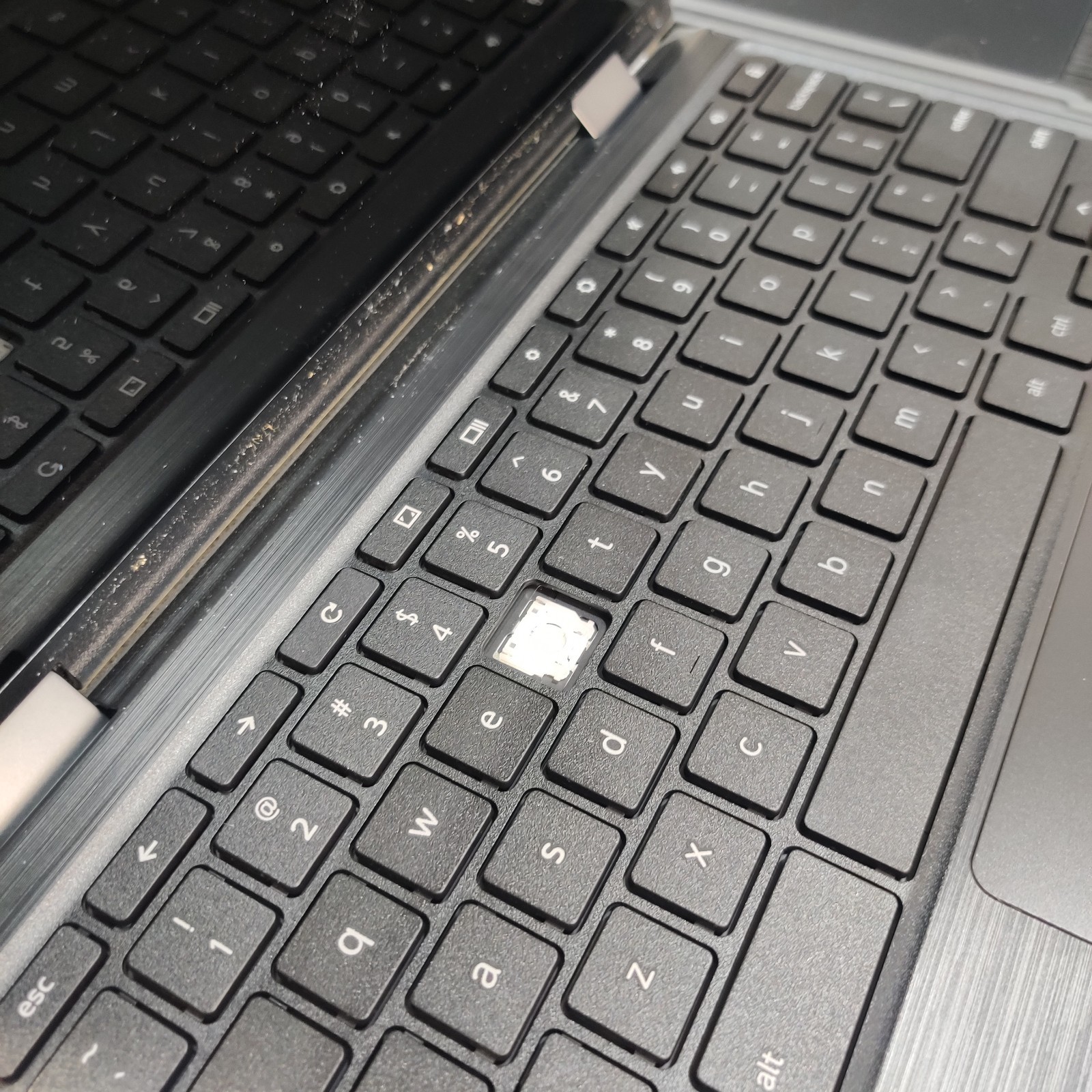 LOT OF 11 Lenovo Chromebook 300e 2nd Gen 11.6″ 1.1GHz 4GB 32GB FOR PARTS *READ*