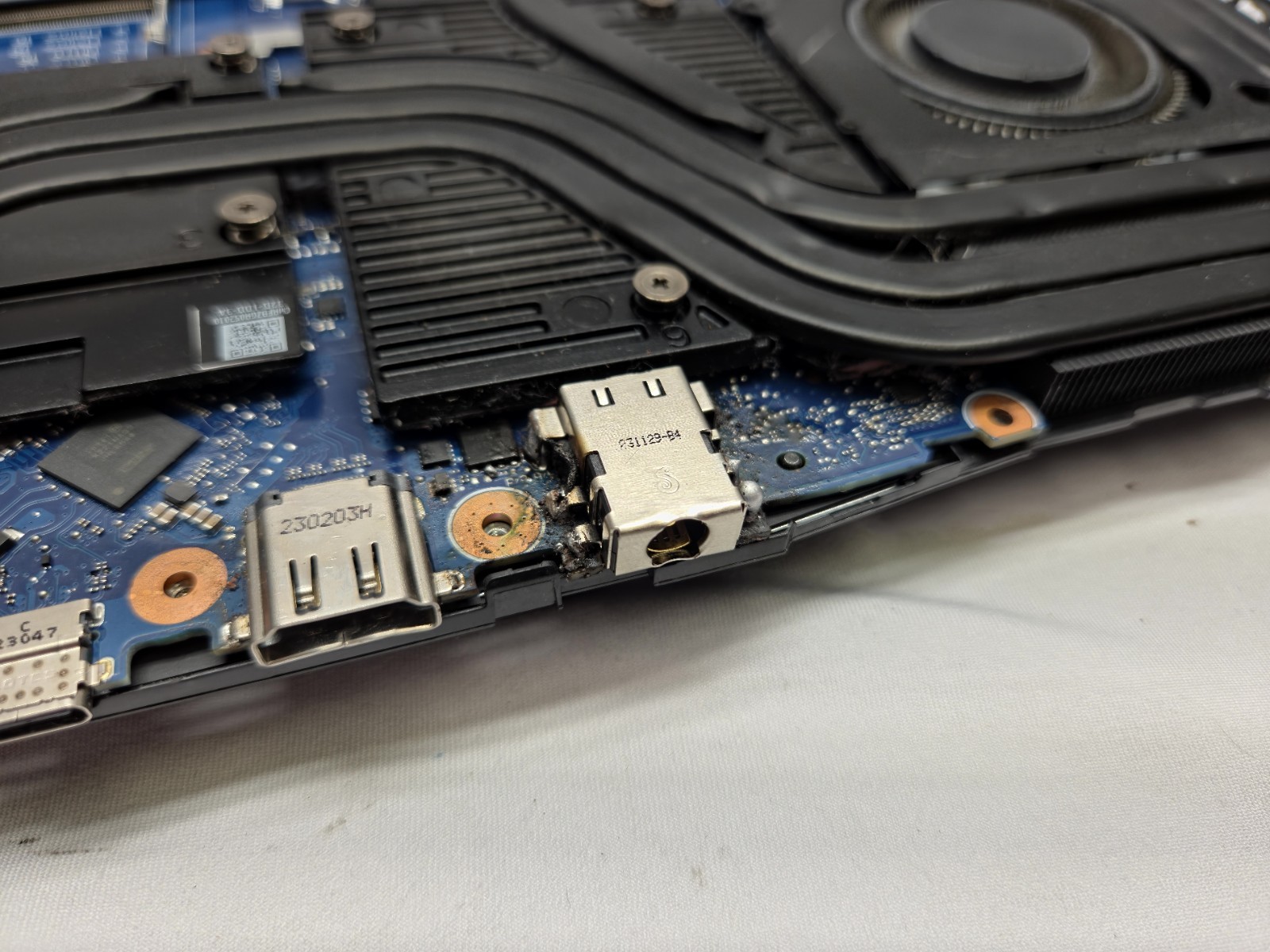 Acer Predator Helios 16 240Hz QHD+ i7-13700HX RTX 4070 Gaming Bad Motherboard