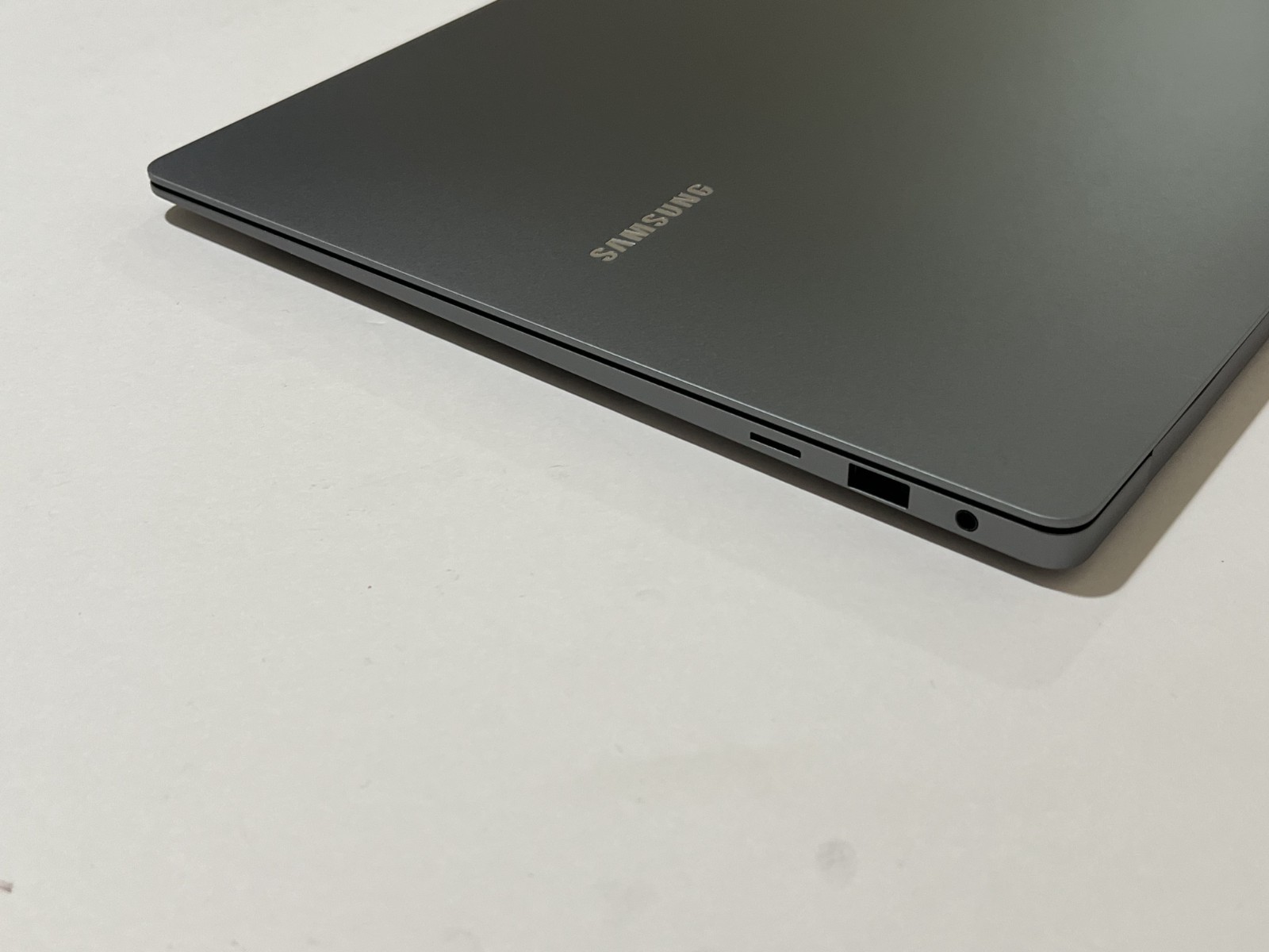 Samsung Galaxy Book5 Pro 16″ 3K Touch PC Ultra 7 RAM 32GB SSD 1TB NP960XHA #0D