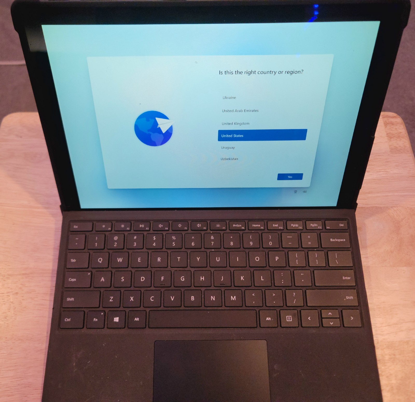 Surface Pro 6 Bundle – 256GB i5 8GB M1796. Includes Dock!