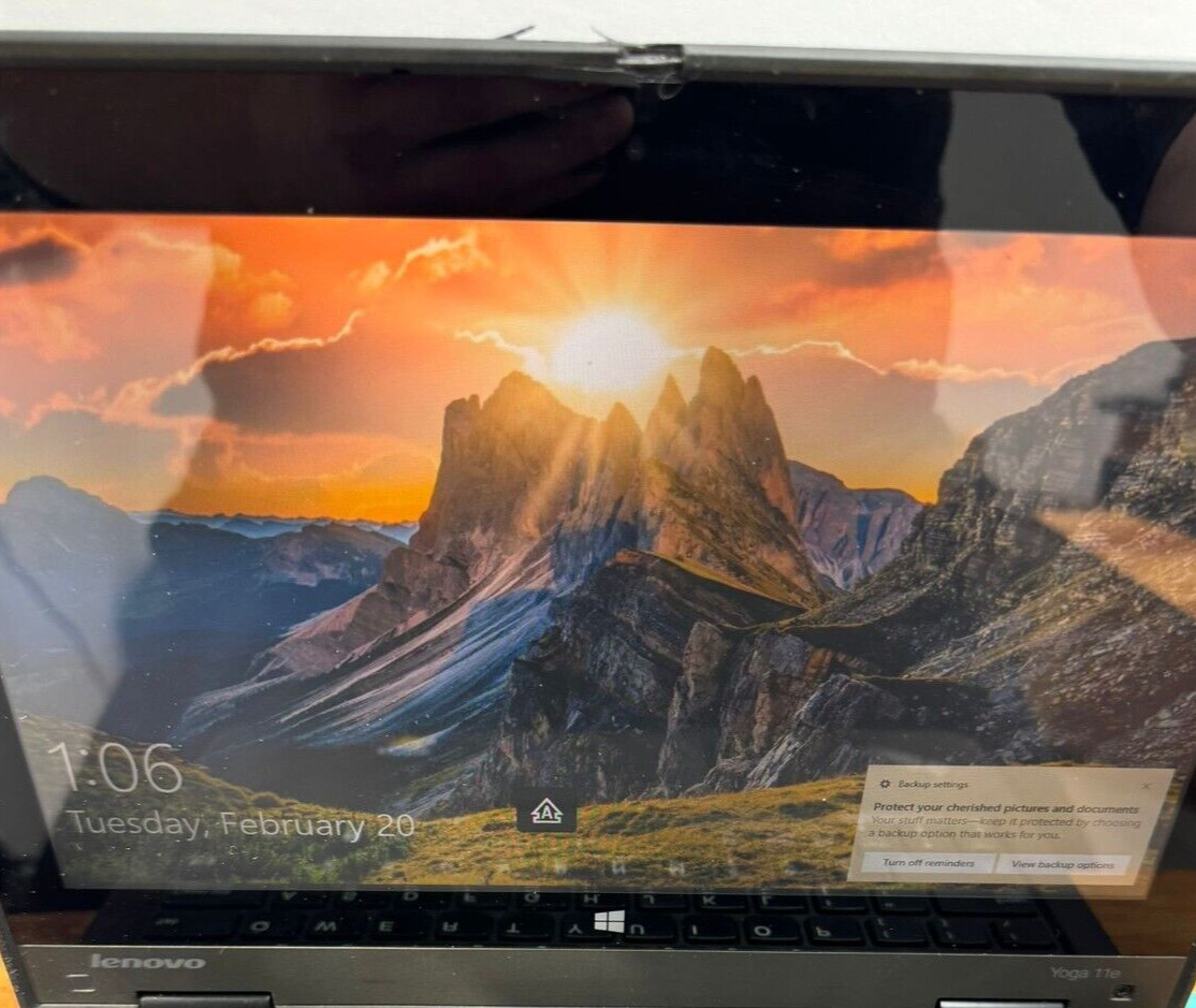 Lenovo ThinkPad Yoga 11e 11.6in 2 in 1 flip TouchScreen Windows 10. *see photos*