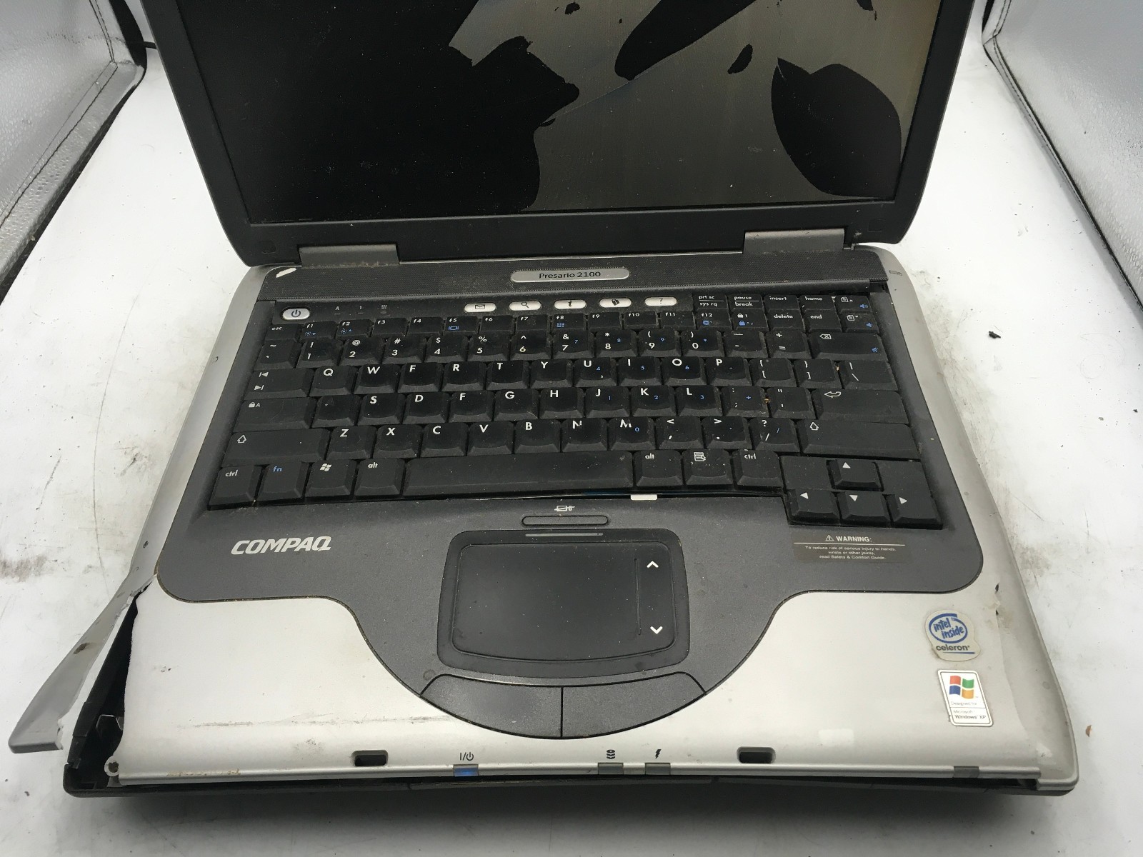 HP PRESARIO 2100 -FOR PARTS/DAMAGED CASE- INTEL PENTIUM 4 – 256MB RAM -READ- BB