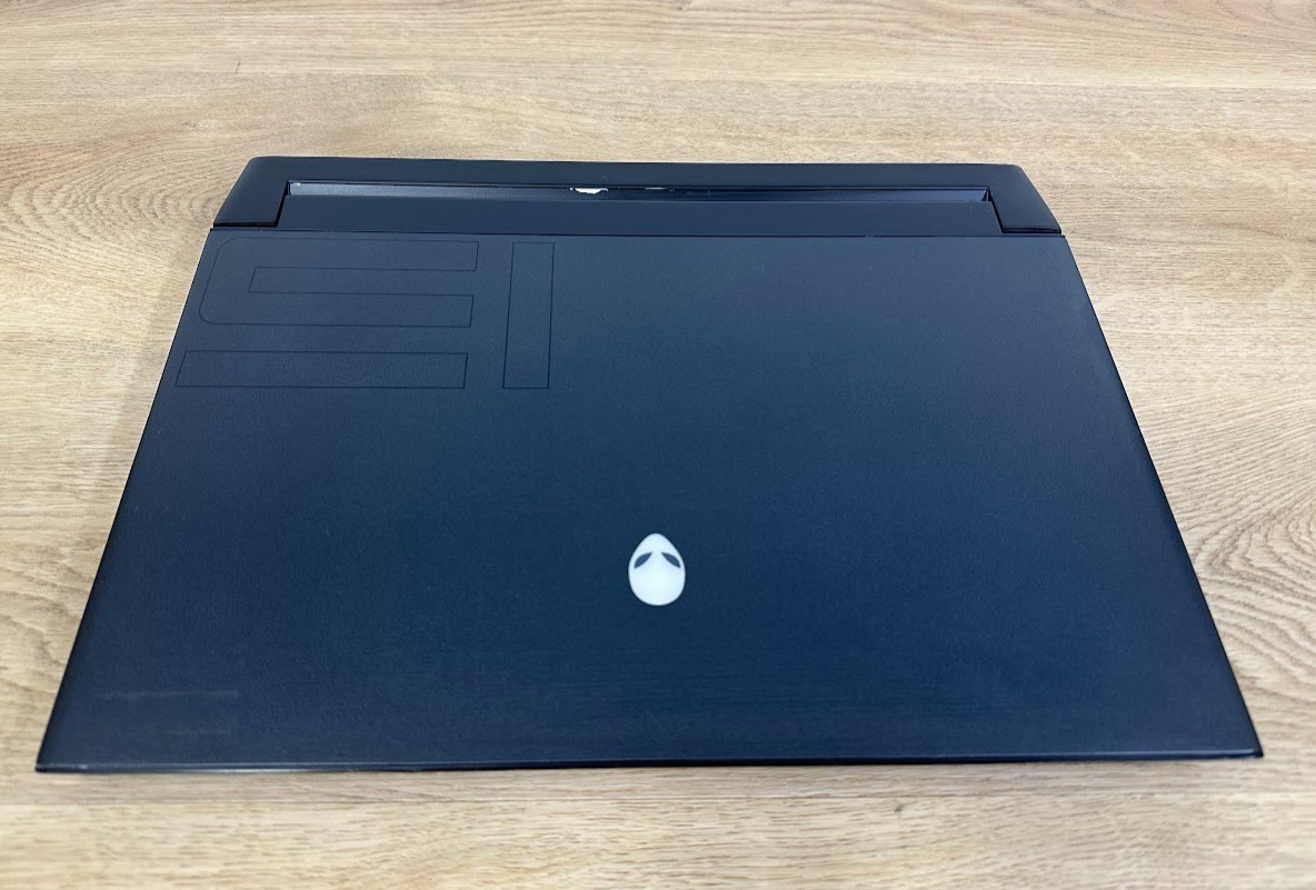 Alienware M15 R4 Core i7 10870H 32GB DDR4 Nvidia GeForce RTX 3070 512GB SSD 2021