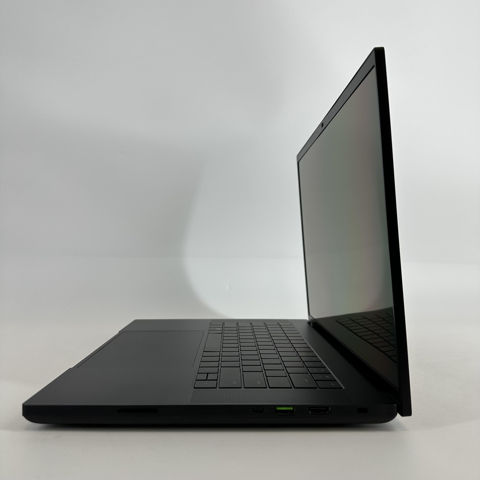 Razer Blade 16 240Hz QHD+ 2.2 GHz i9-14900HX 32GB 1TB SSD RTX 4080 FRAME GAP