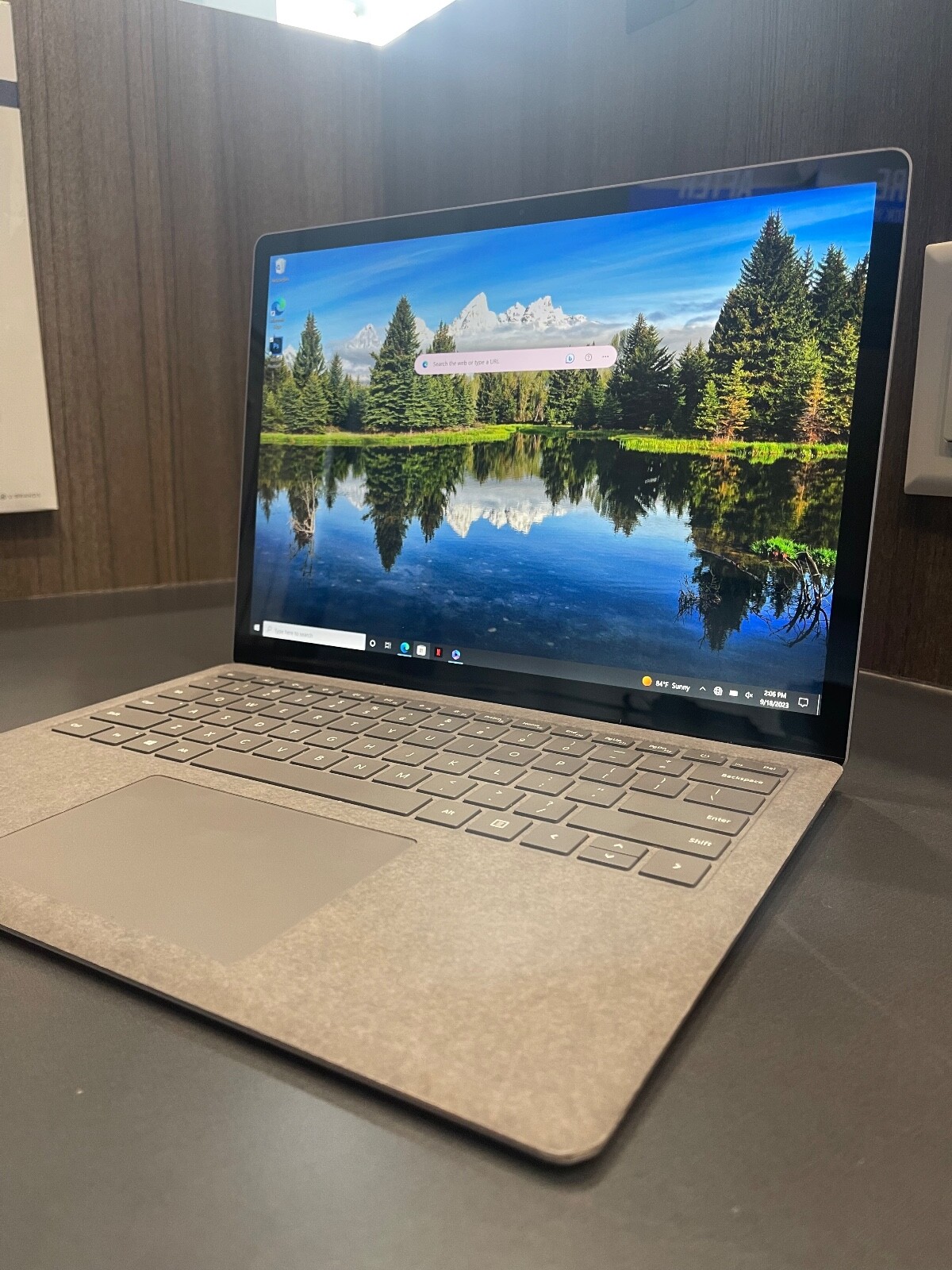 Microsoft Surface Laptop 5 13.5” Touch (256GB SSD, Intel Core i5 12th Gen.,…