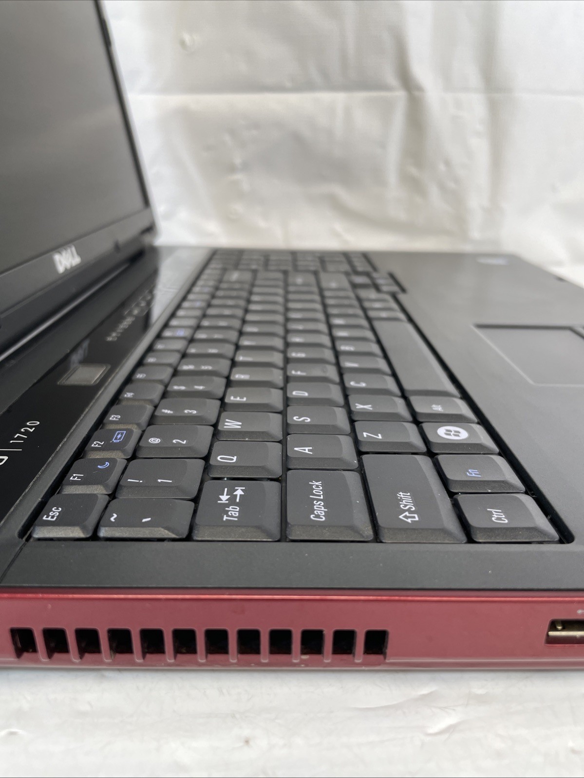 Dell Vostro 1720 17.1″ Vintage Laptop Core 2 Duo 2.1GHz 4GB RAM 250GB HDD Win10