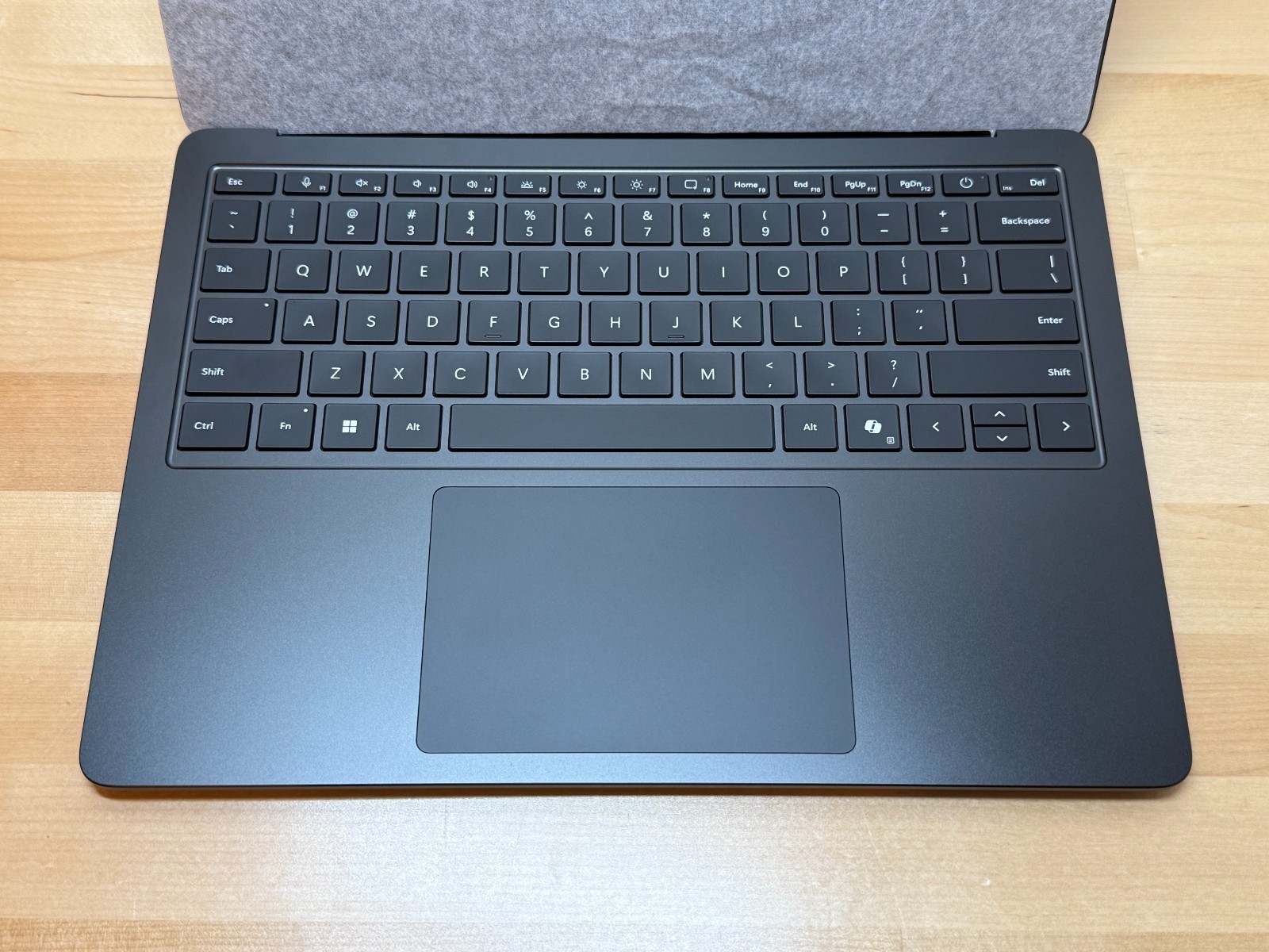 Microsoft Surface Laptop 7 13.8″ U7-266V 16GB 512GB Black EP2-33229