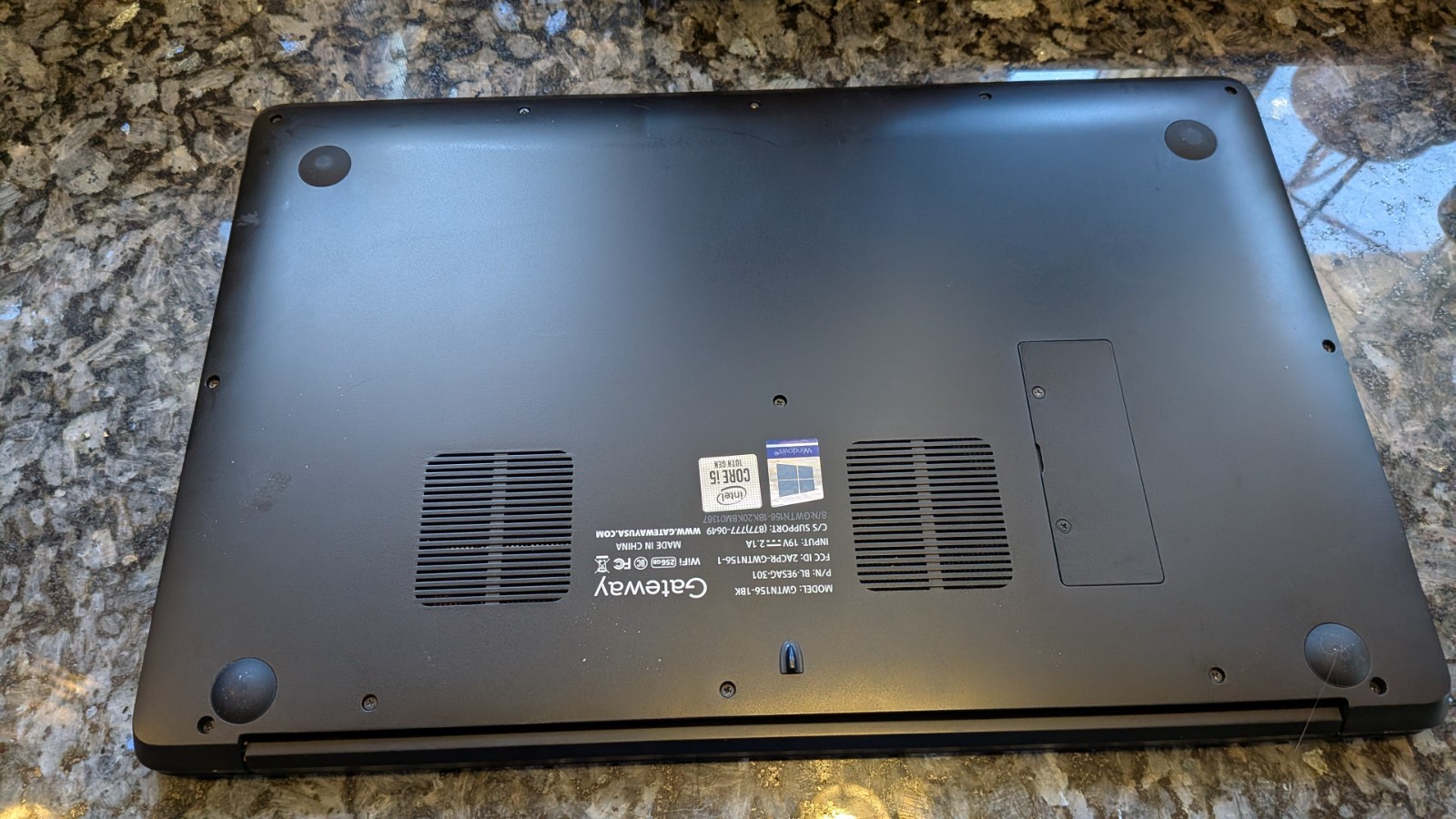15.6” Gateway gwtn156-1bk 15.6 Intel Core i5-1035G1 16GB RAM 256GB SSD