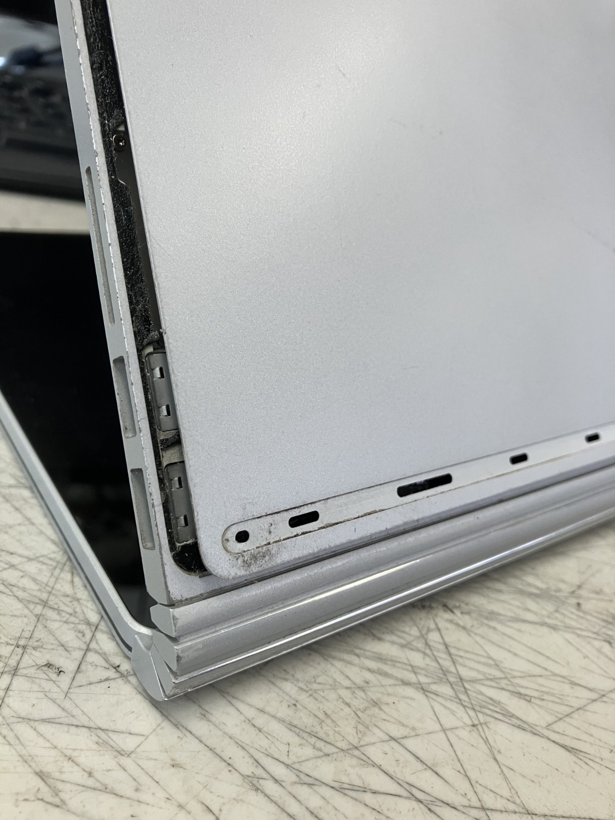 Microsoft Surface Book 2 13″ FOR PARTS AS-IS