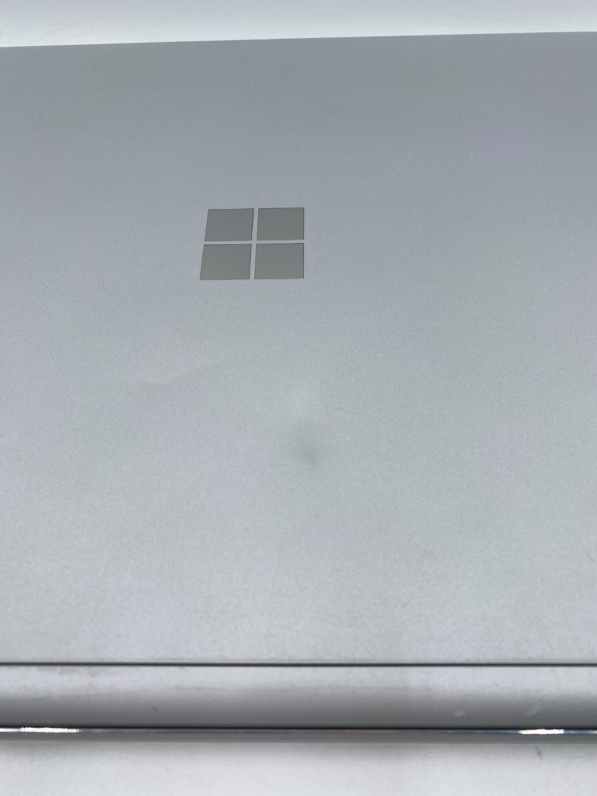 Microsoft Surface Book 1 13″ i5-6300U 2.4GHz 256GB SSD 8GB DDR3 Silver Fair/Dent