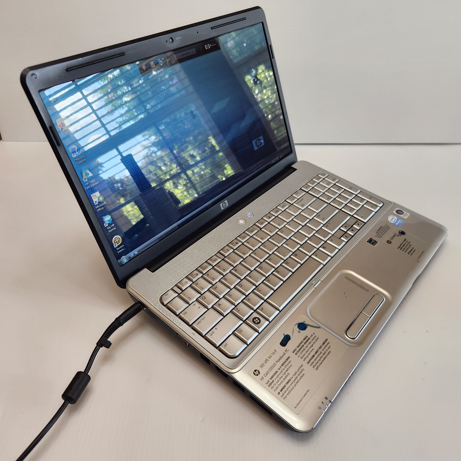 HP G60-230US 16″ Laptop Pentium Dual-Core T4200 2.0GHz 3GB RAM 320GB Vista