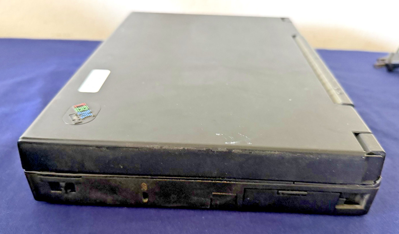 Vtg IBM Thinkpad Laptop Model 365XD w orig Charger & 3.5″ drive, needs HDD