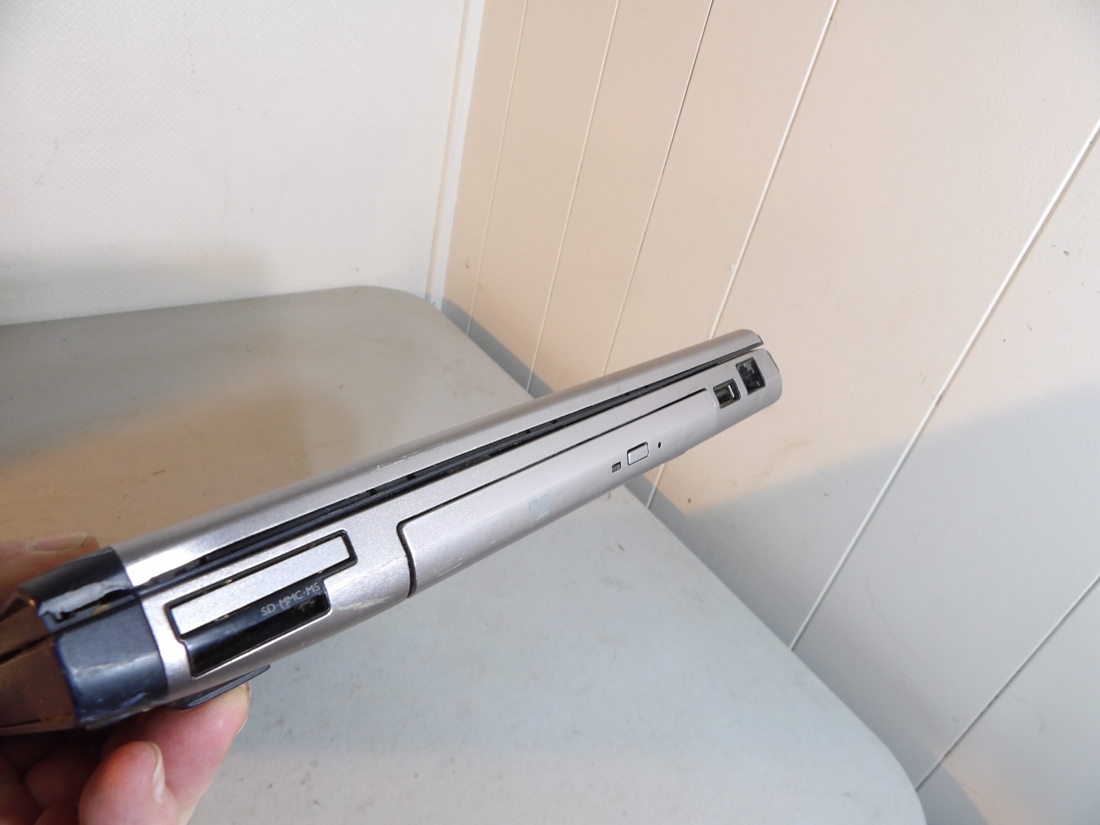 Dell Laptop Vostro ( no power cord , untested ) for Repair only